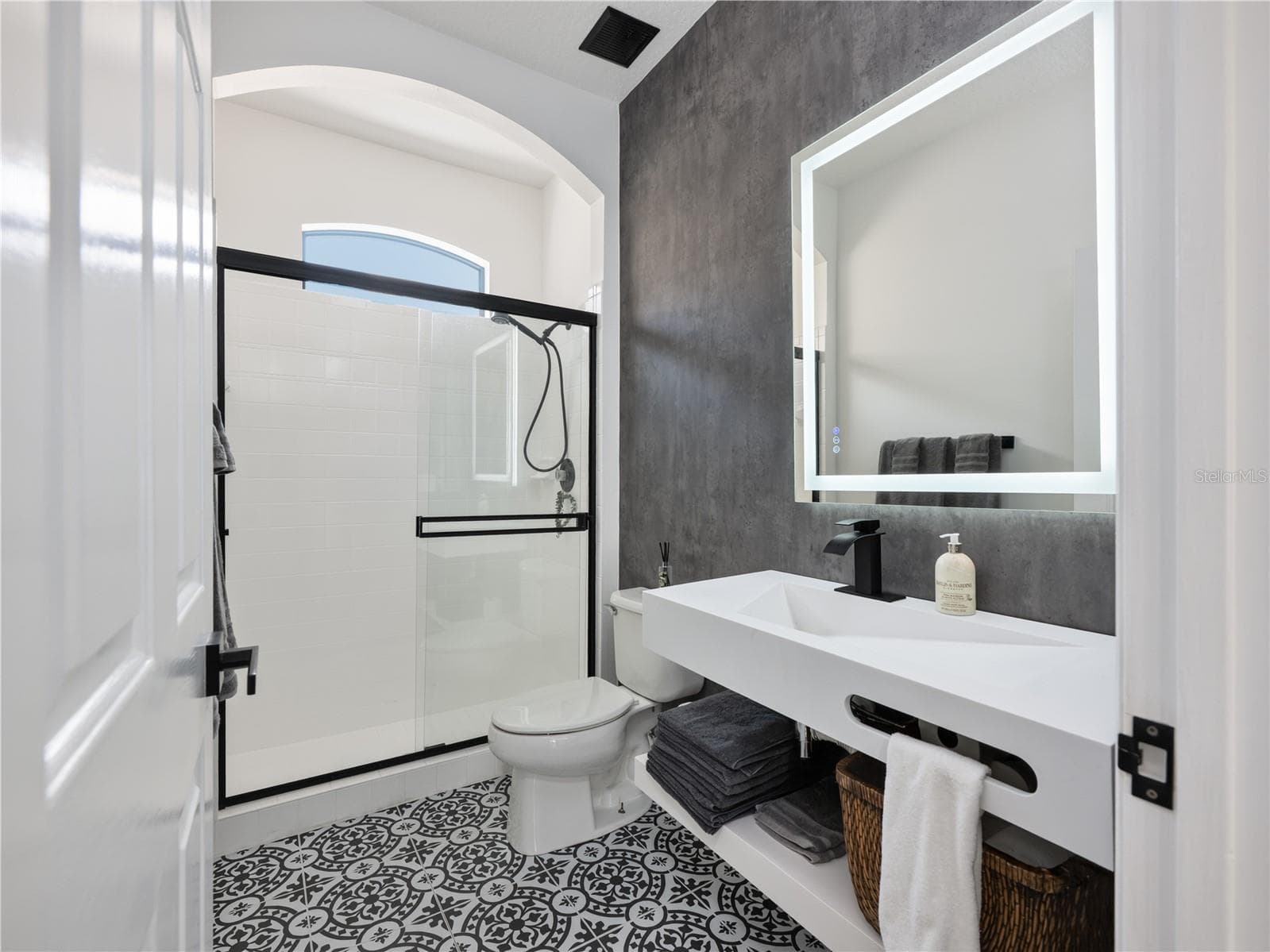 The guest bath by the office/bedroom 4 is a work of art! - 1854 VISTA ROYALE BLVD, ORLANDO
