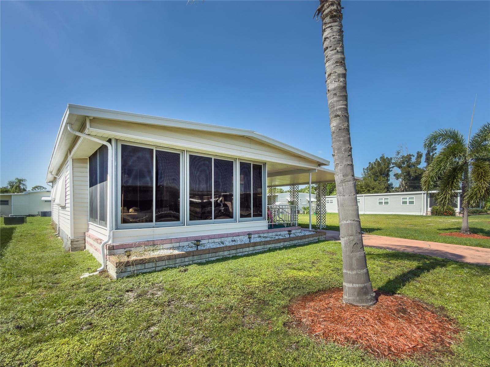 Mobile Home at 5408 CHATEAU LN, BRADENTON, photo 2 of 63