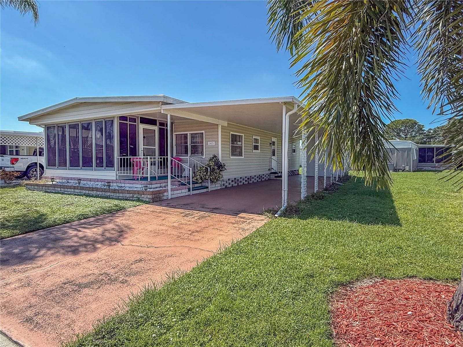 Mobile Home at 5408 CHATEAU LN, BRADENTON, photo 4 of 63