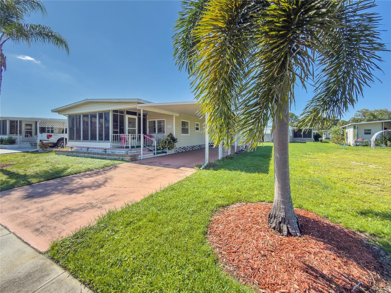 Mobile Home at 5408 CHATEAU LN, BRADENTON, photo 8 of 63