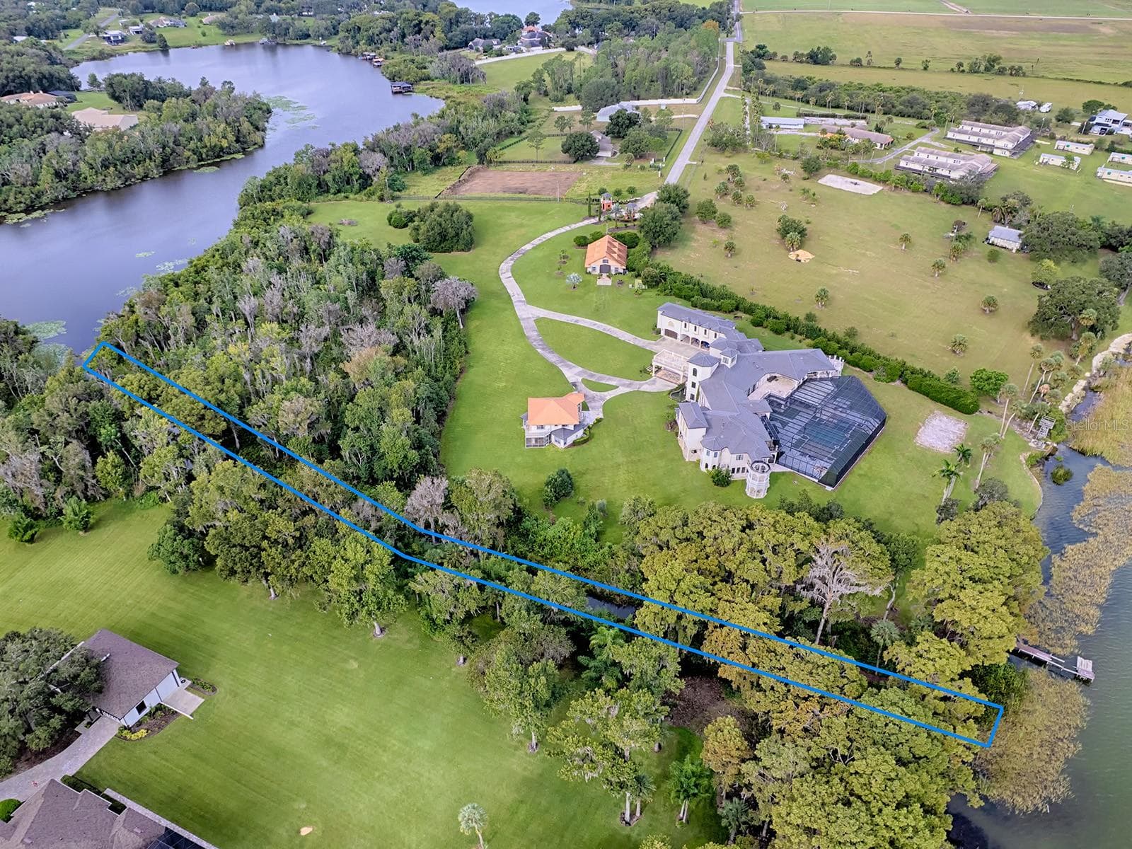 Canal leading to Lake Carlton - 17710 PALM VIEW CIR, MOUNT DORA