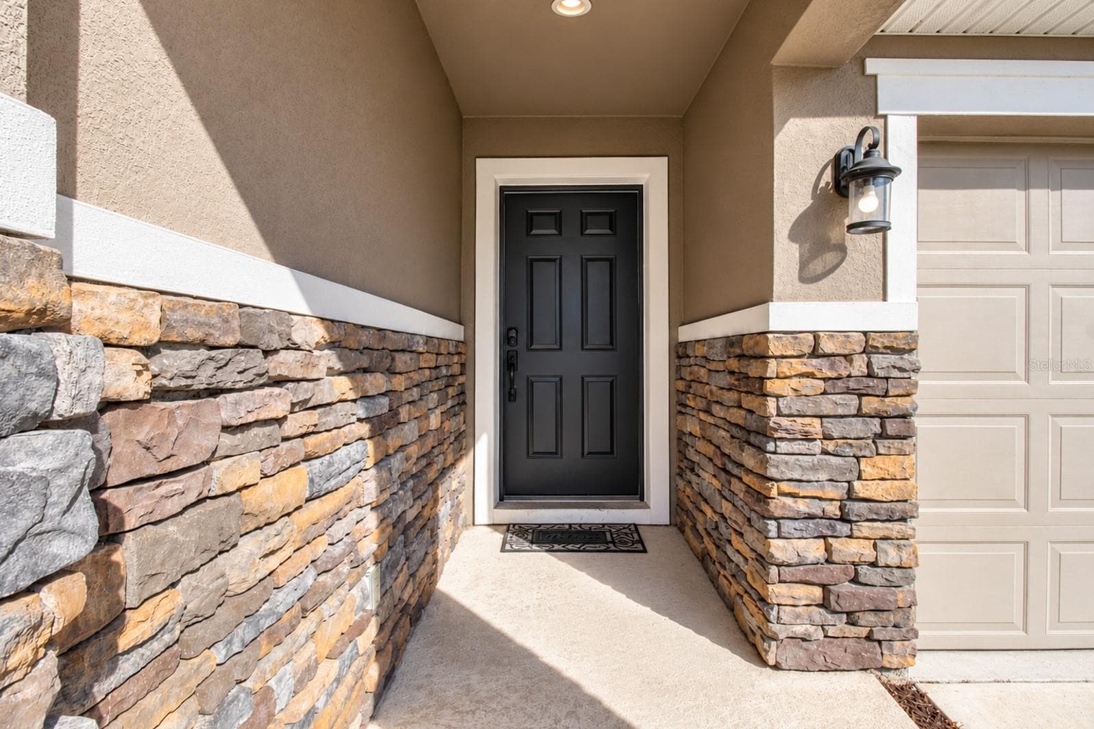 Exterior stone accents - 110 GLENEAGLE GRANDE DR, DAYTONA BEACH