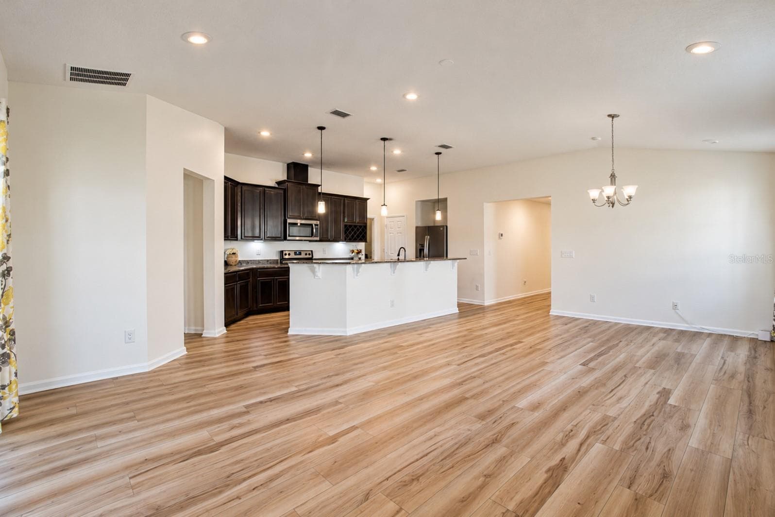Dining and great room - 110 GLENEAGLE GRANDE DR, DAYTONA BEACH