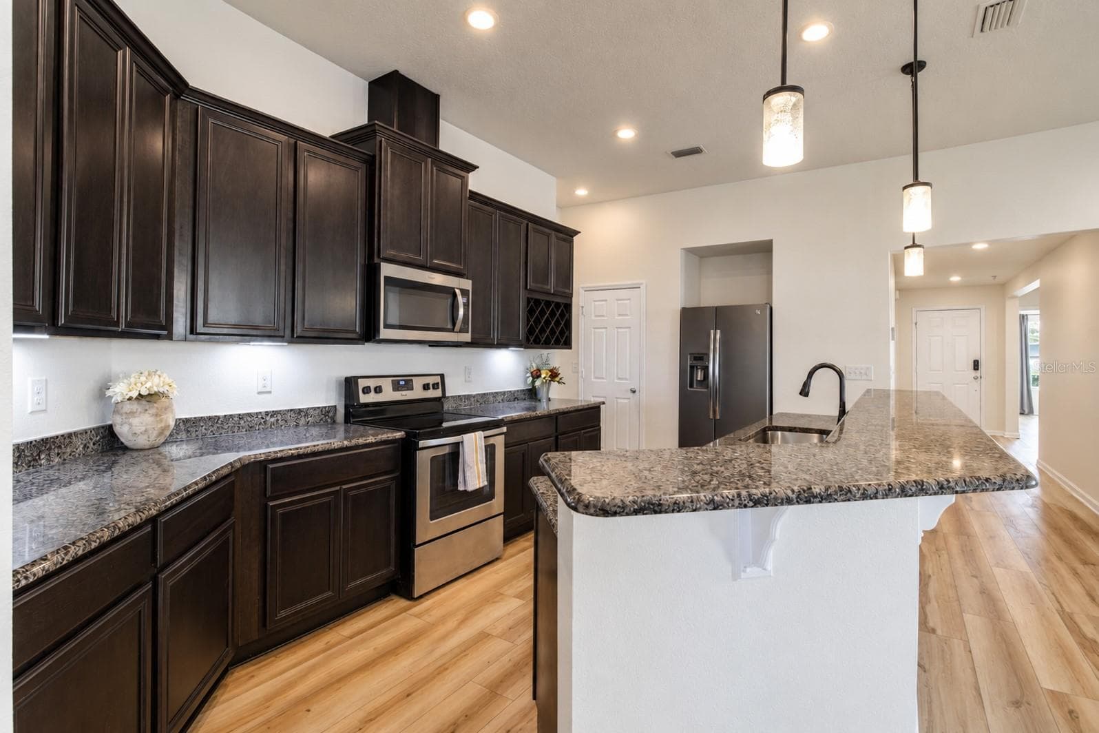 Large Open Kitchen - 110 GLENEAGLE GRANDE DR, DAYTONA BEACH