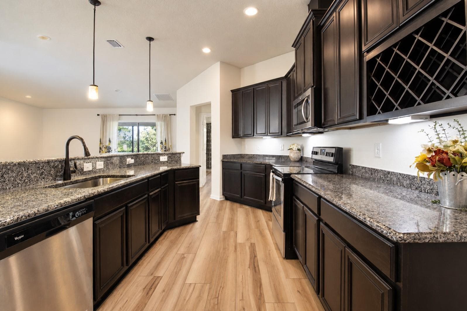 Loads of counter space with granite counters - 110 GLENEAGLE GRANDE DR, DAYTONA BEACH