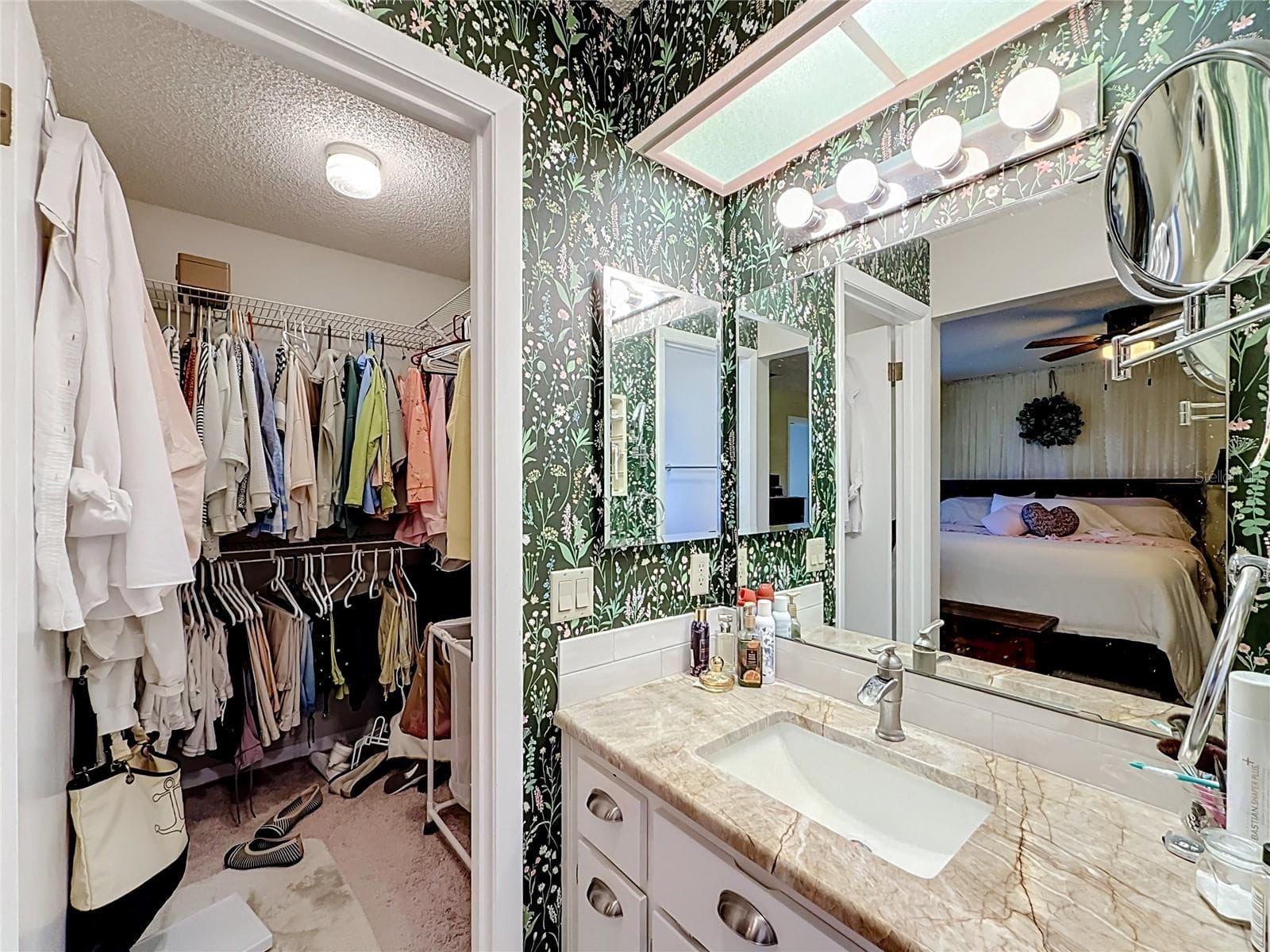 Large walk in closet - 1706 ORKNEY DR, LEESBURG