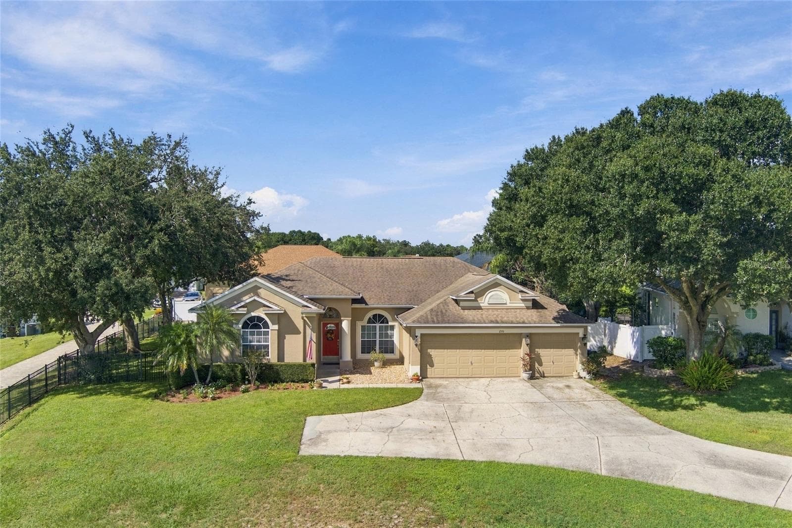 270 LAKE DARBY PL
