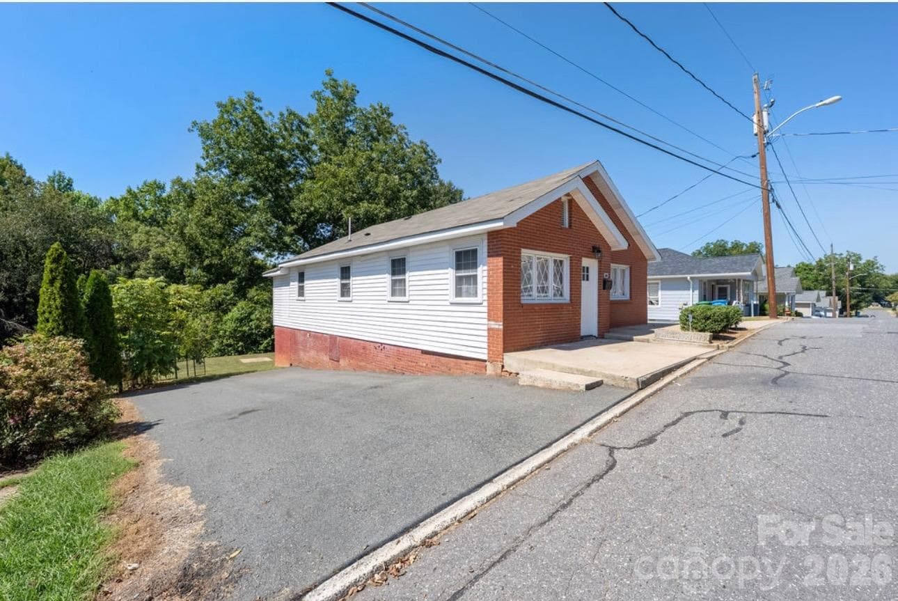 Single Family Residence at 387 Woodlawn Street, Cramerton, photo 3 of 29
