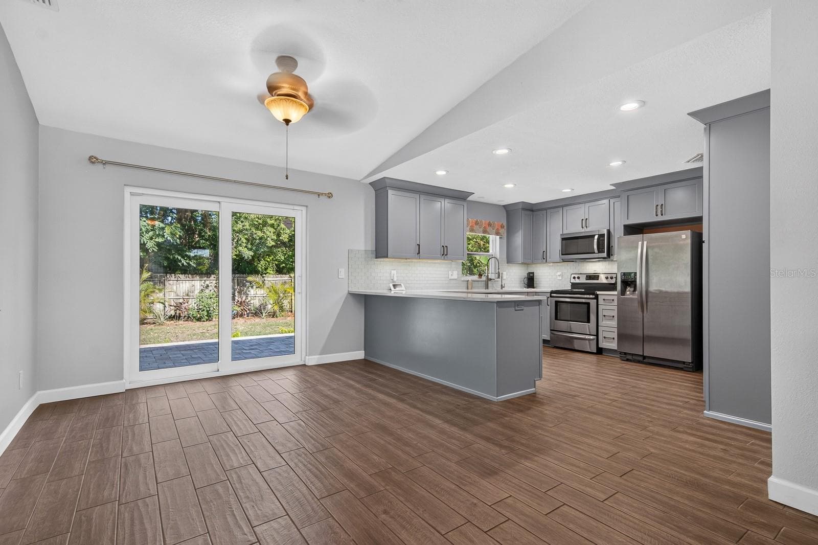 Single Family Residence at 120 ORANGE AVE N, ST PETERSBURG, photo 5 of 44