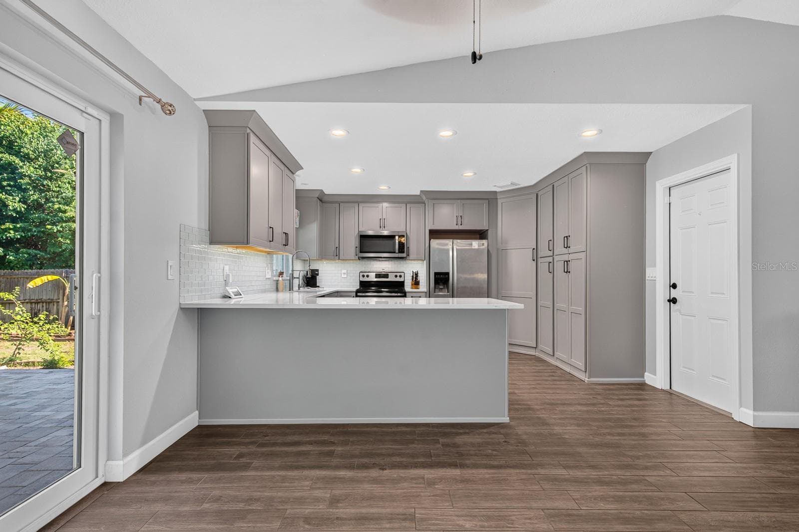 Single Family Residence at 120 ORANGE AVE N, ST PETERSBURG, photo 11 of 44