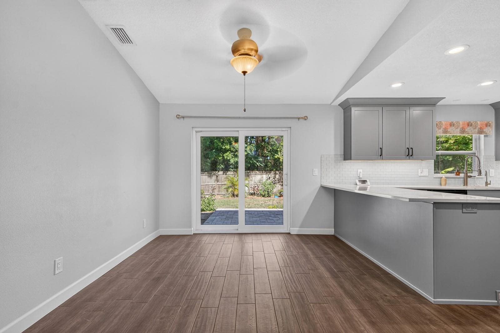 Single Family Residence at 120 ORANGE AVE N, ST PETERSBURG, photo 12 of 44
