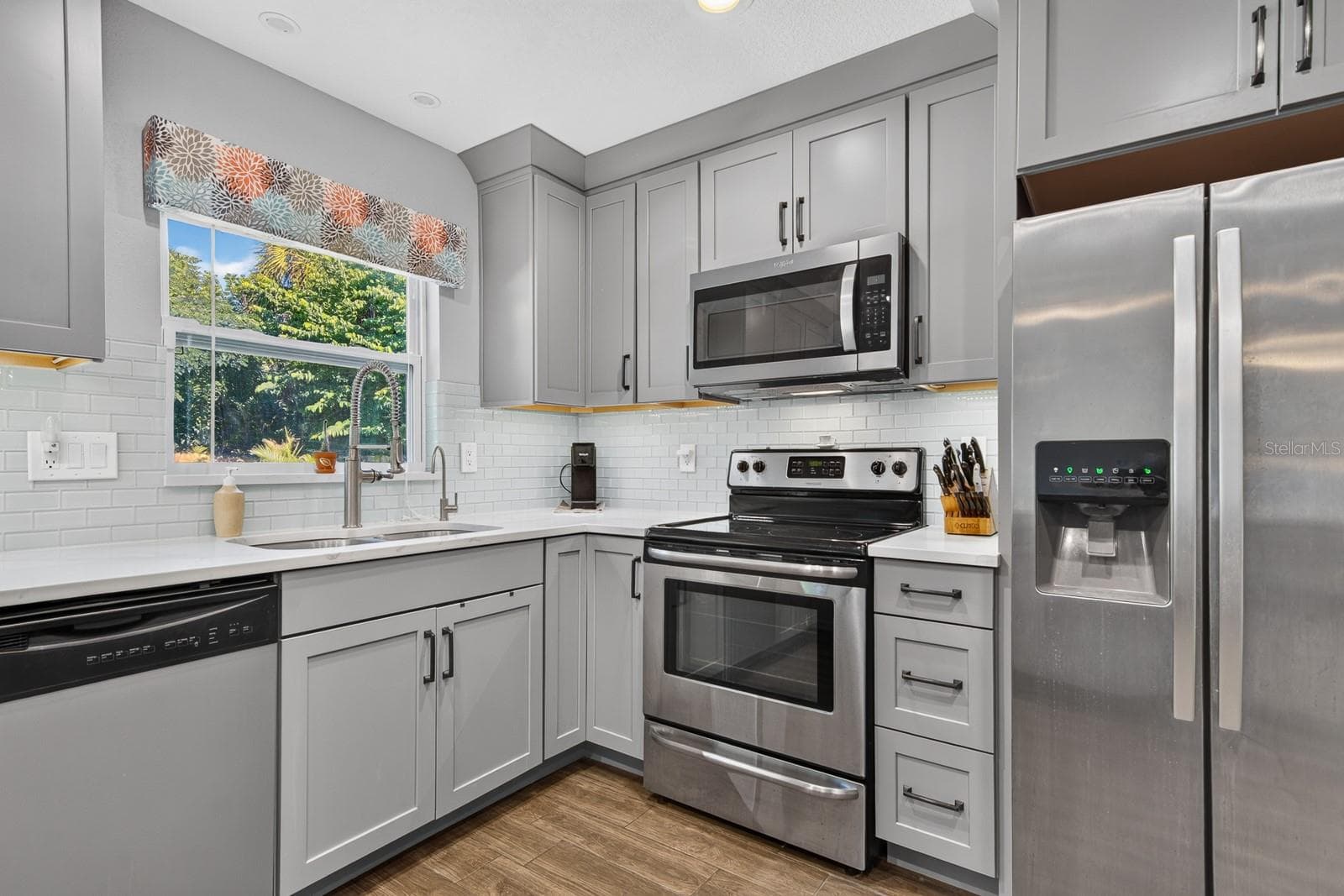 Single Family Residence at 120 ORANGE AVE N, ST PETERSBURG, photo 15 of 44