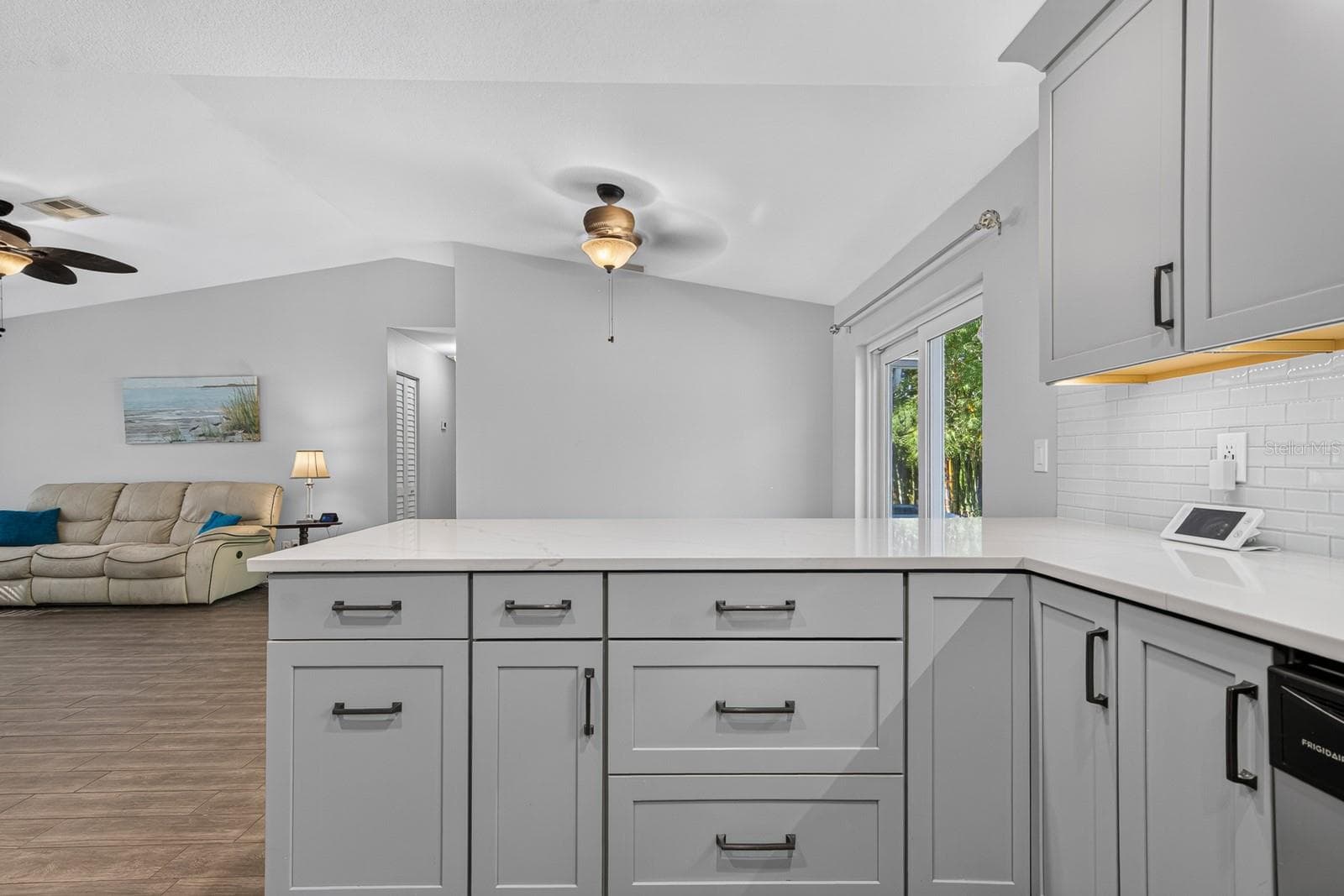 Single Family Residence at 120 ORANGE AVE N, ST PETERSBURG, photo 16 of 44