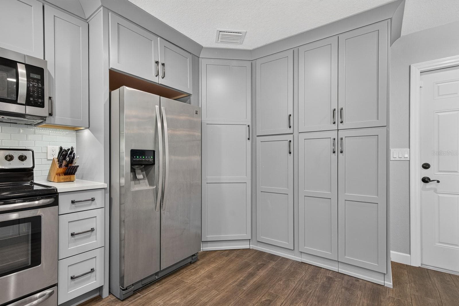 Single Family Residence at 120 ORANGE AVE N, ST PETERSBURG, photo 18 of 44