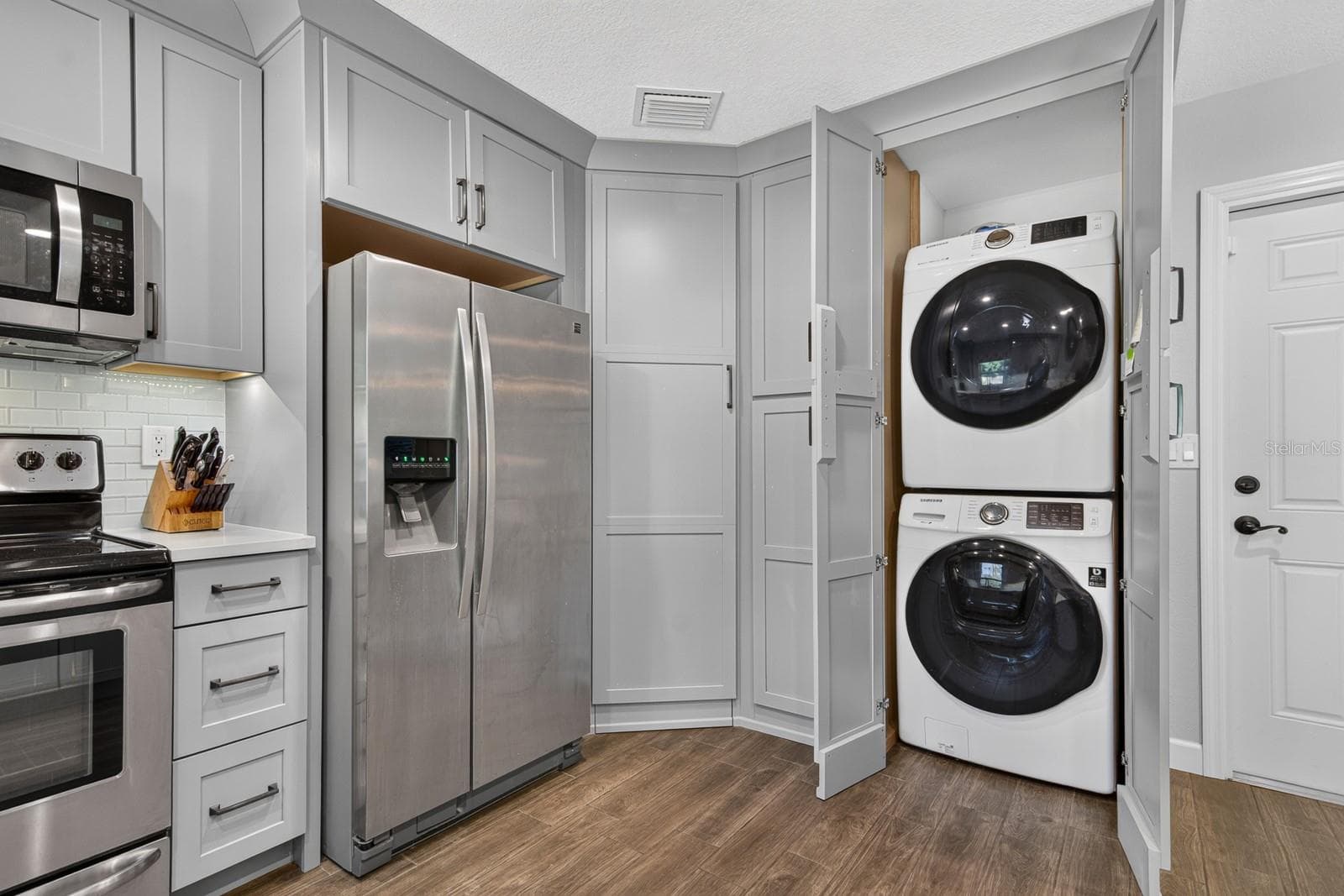 Single Family Residence at 120 ORANGE AVE N, ST PETERSBURG, photo 19 of 44