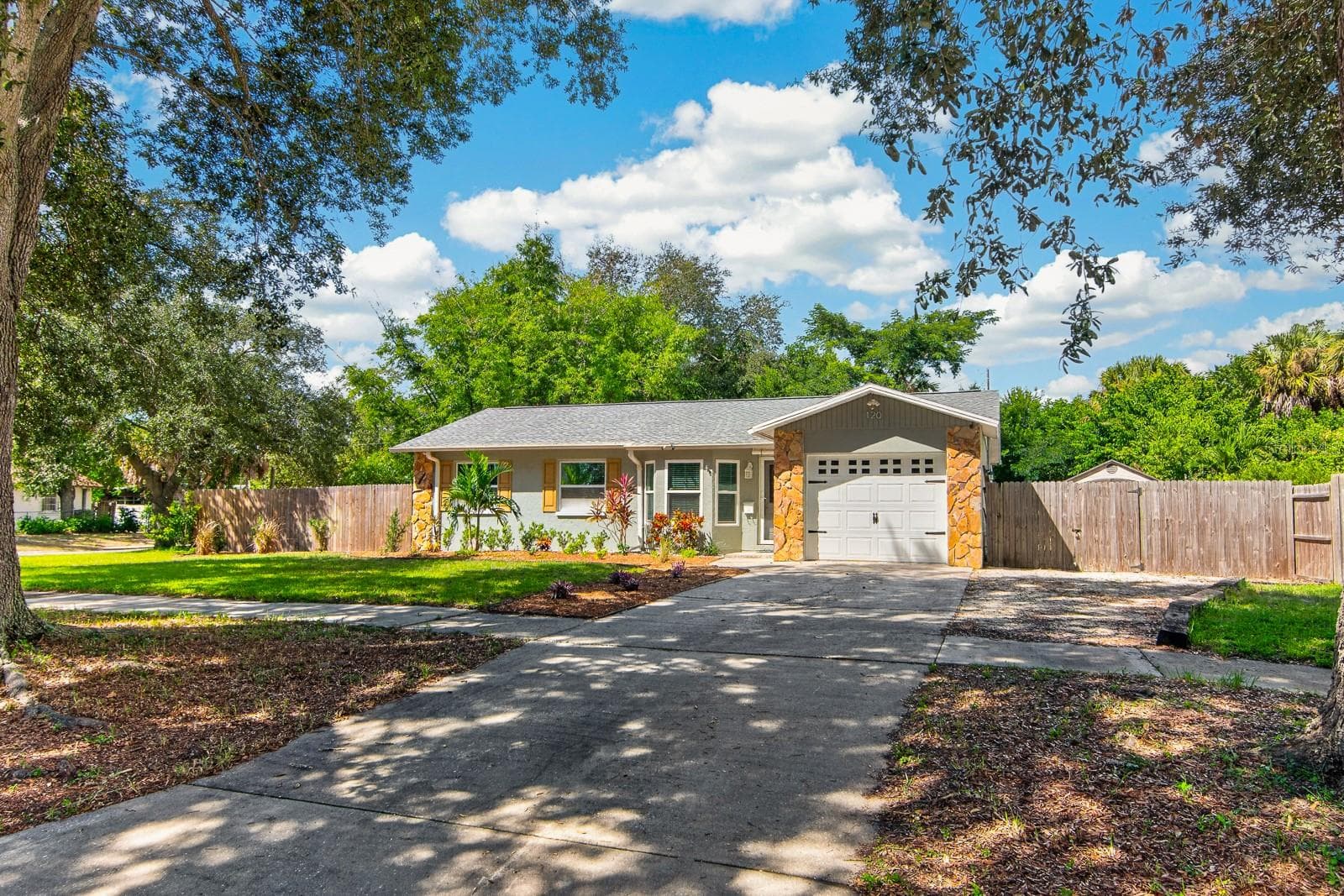 Single Family Residence at 120 ORANGE AVE N, ST PETERSBURG, photo 41 of 44