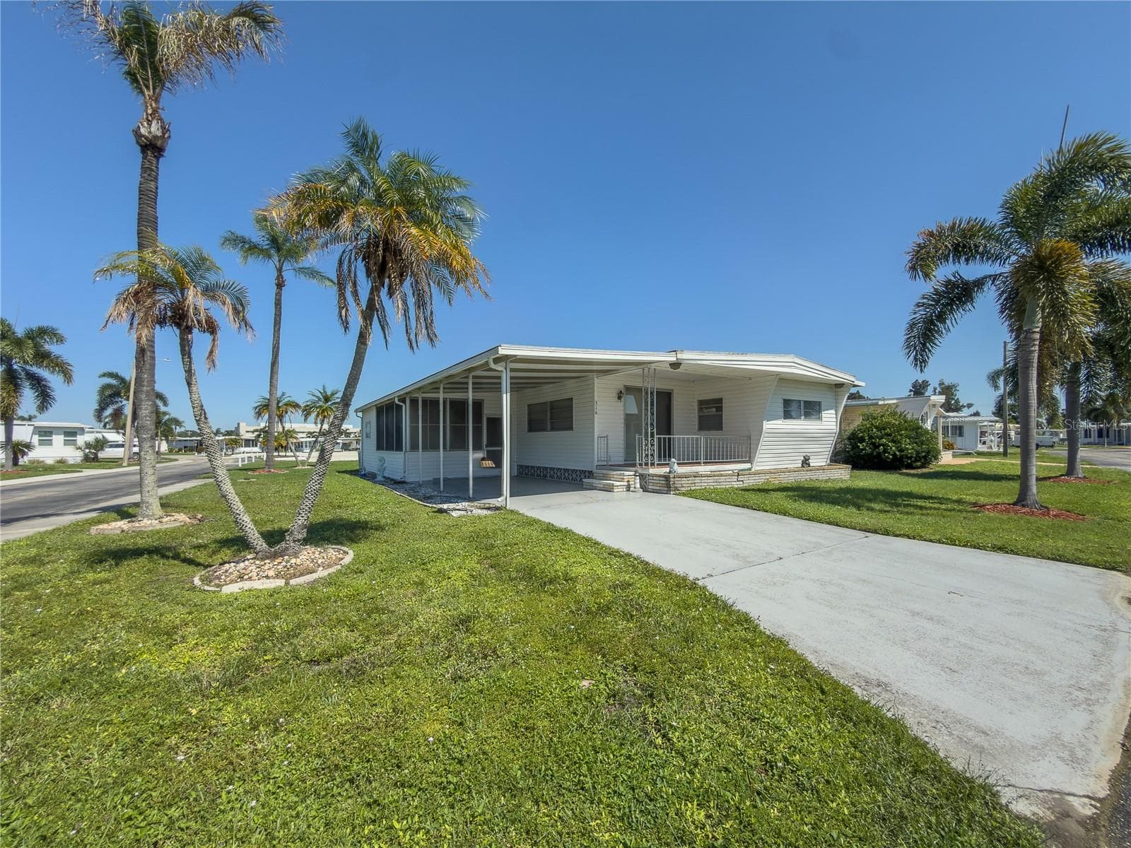 Mobile Home at 316 DANUBE CIR, BRADENTON, photo 3 of 32