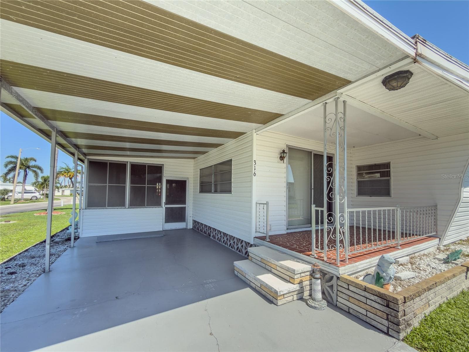 Mobile Home at 316 DANUBE CIR, BRADENTON, photo 4 of 32