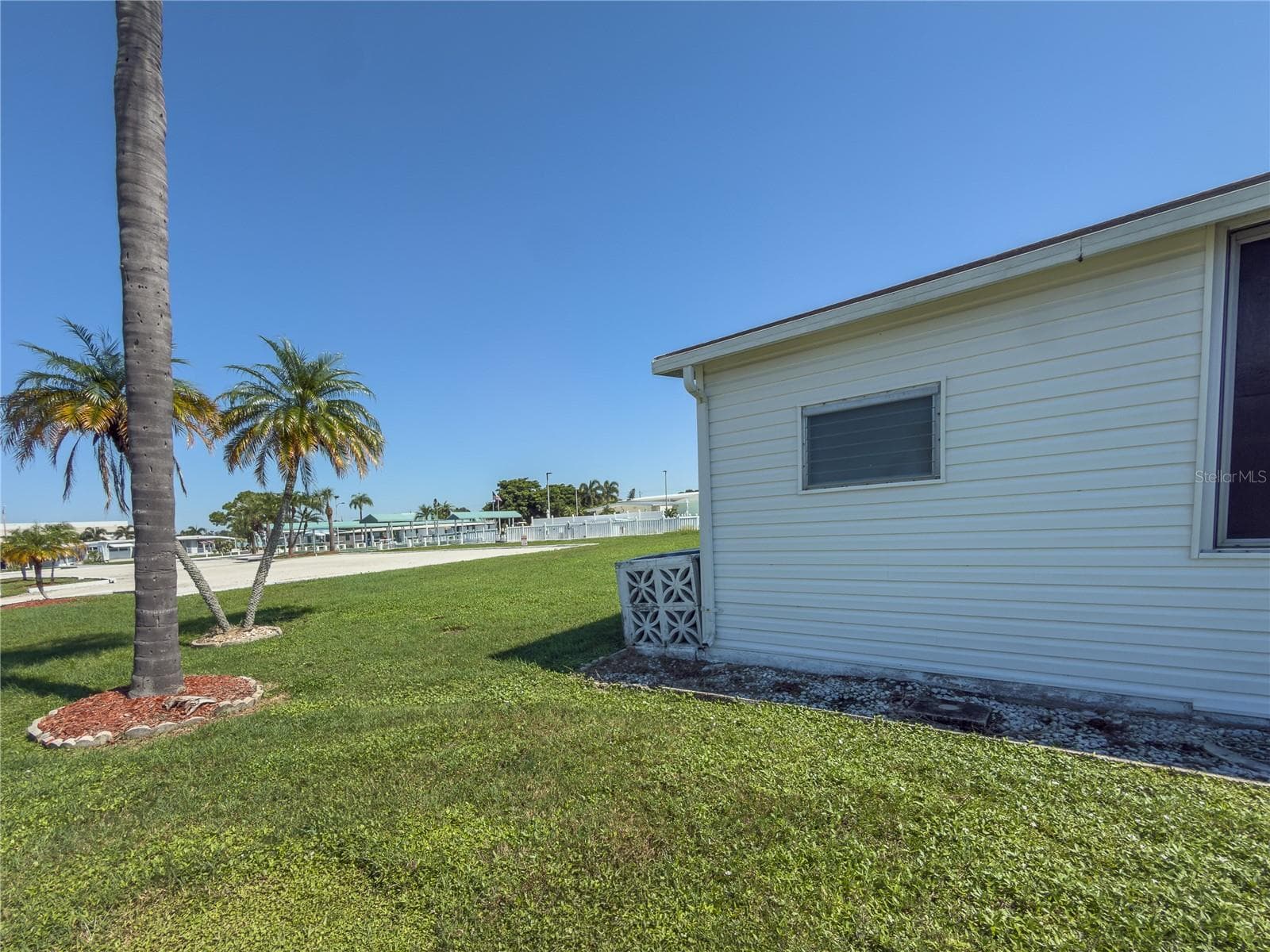 Mobile Home at 316 DANUBE CIR, BRADENTON, photo 7 of 32
