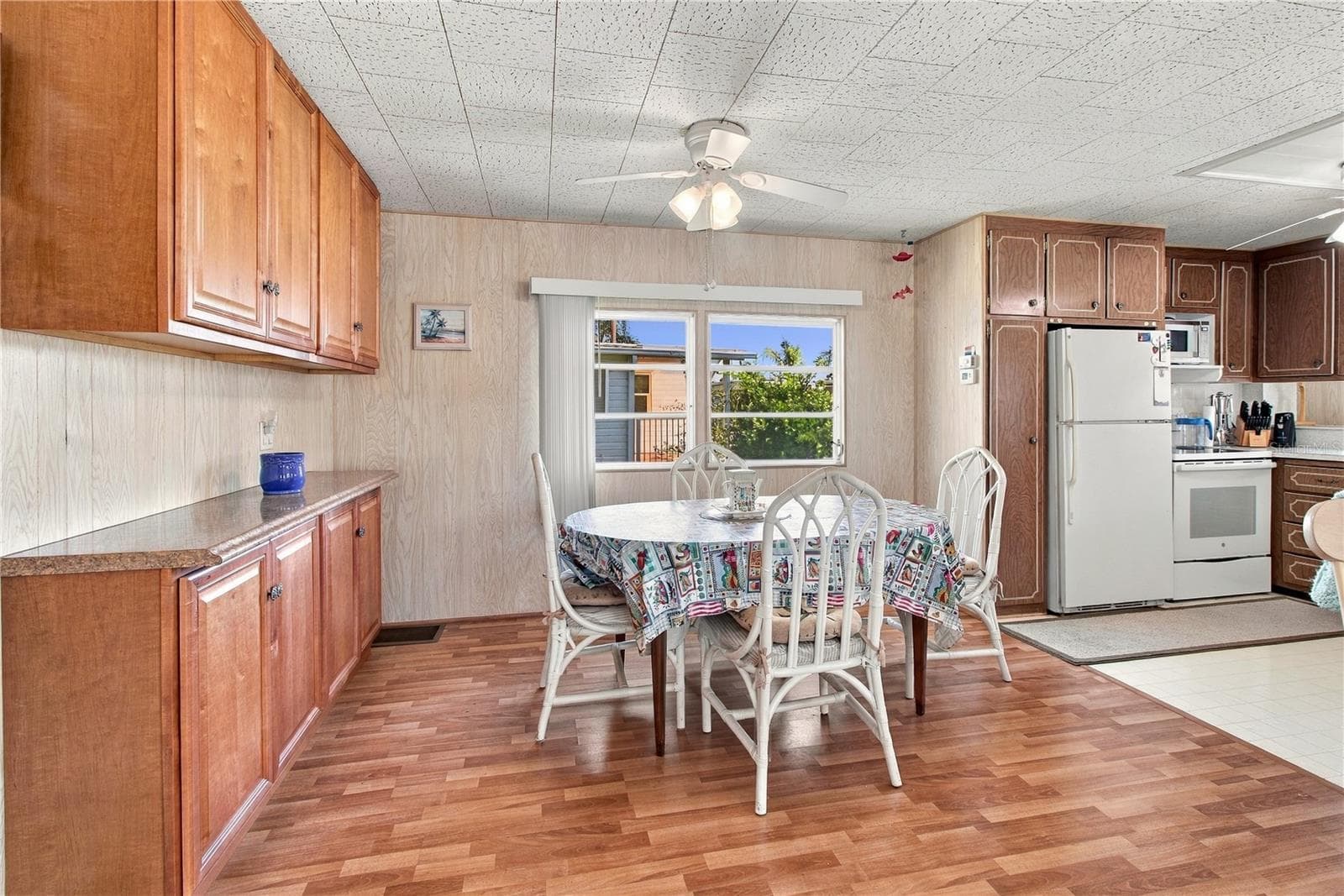 Mobile Home at 316 DANUBE CIR, BRADENTON, photo 15 of 32
