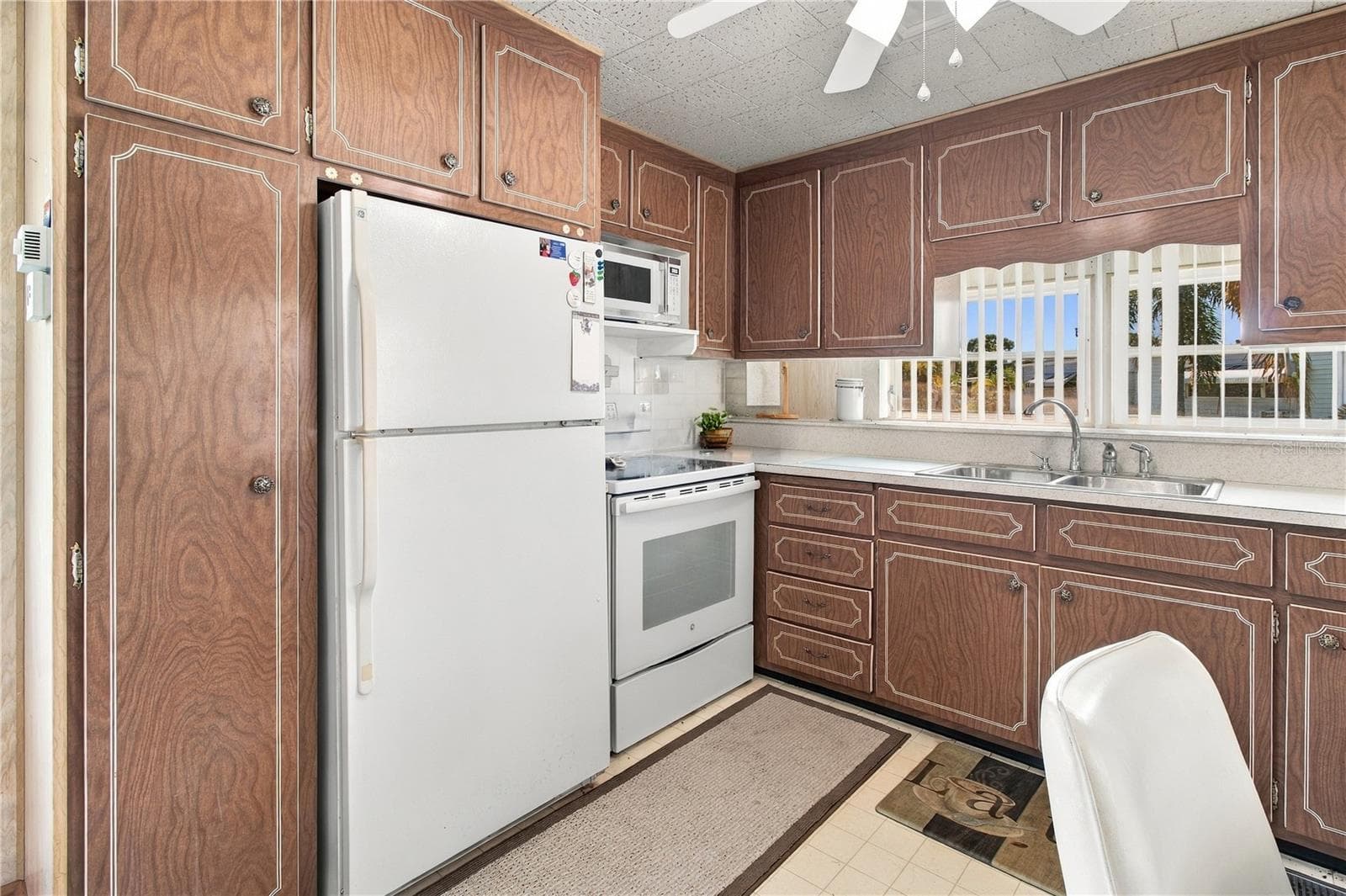 Mobile Home at 316 DANUBE CIR, BRADENTON, photo 18 of 32