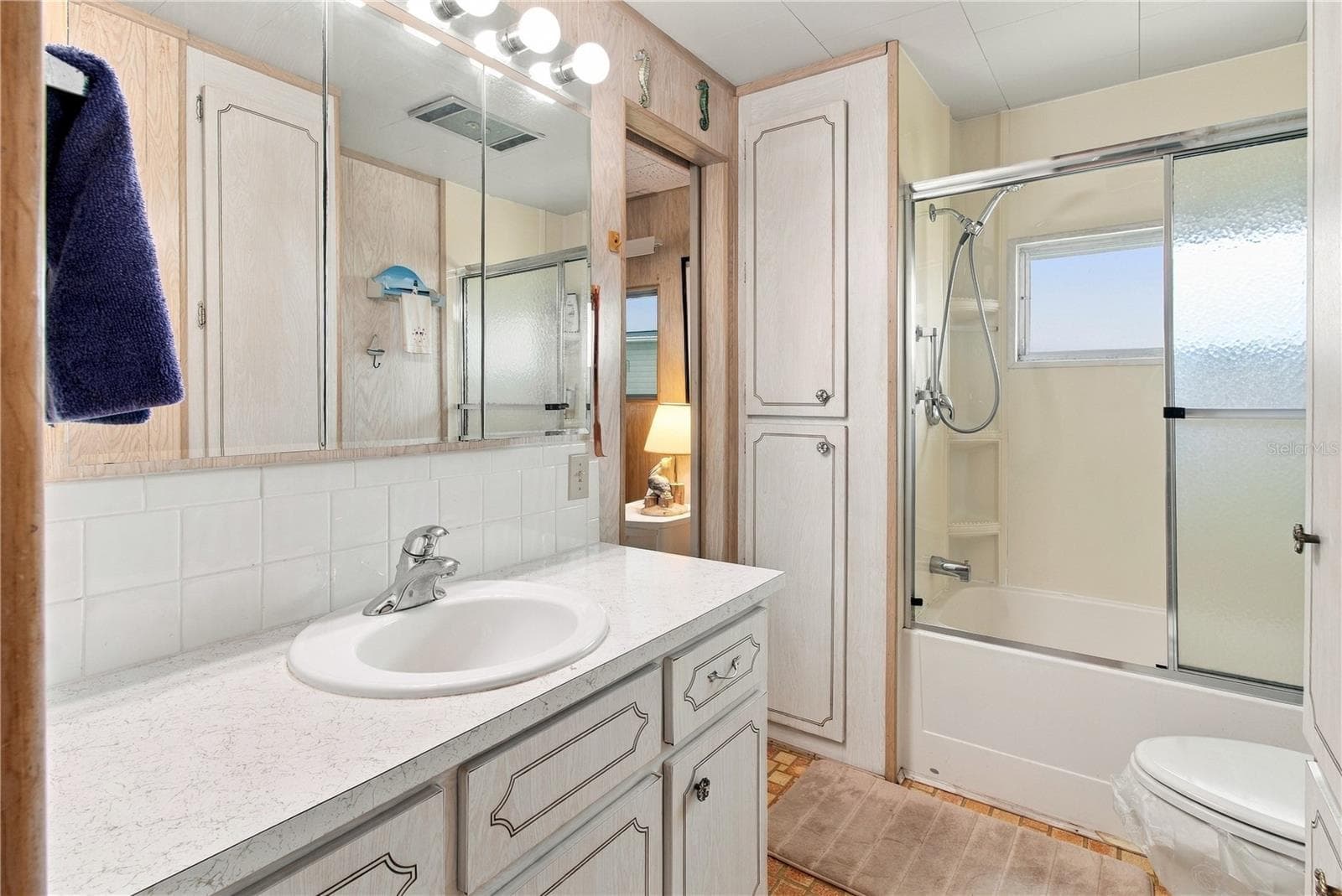 Mobile Home at 316 DANUBE CIR, BRADENTON, photo 21 of 32