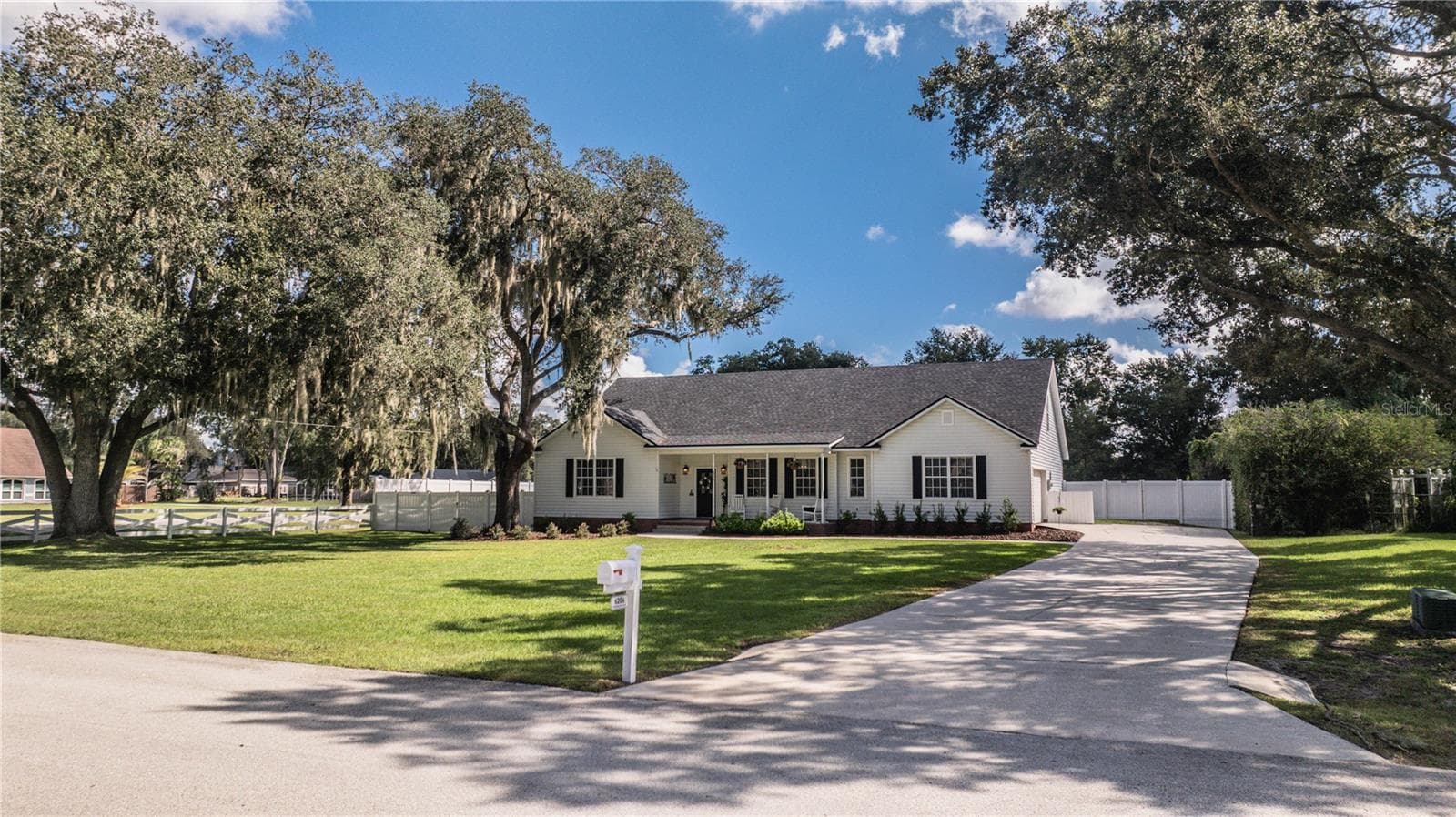 Single Family Residence at 6206 FORESTWOOD DR W, LAKELAND, photo 2 of 42