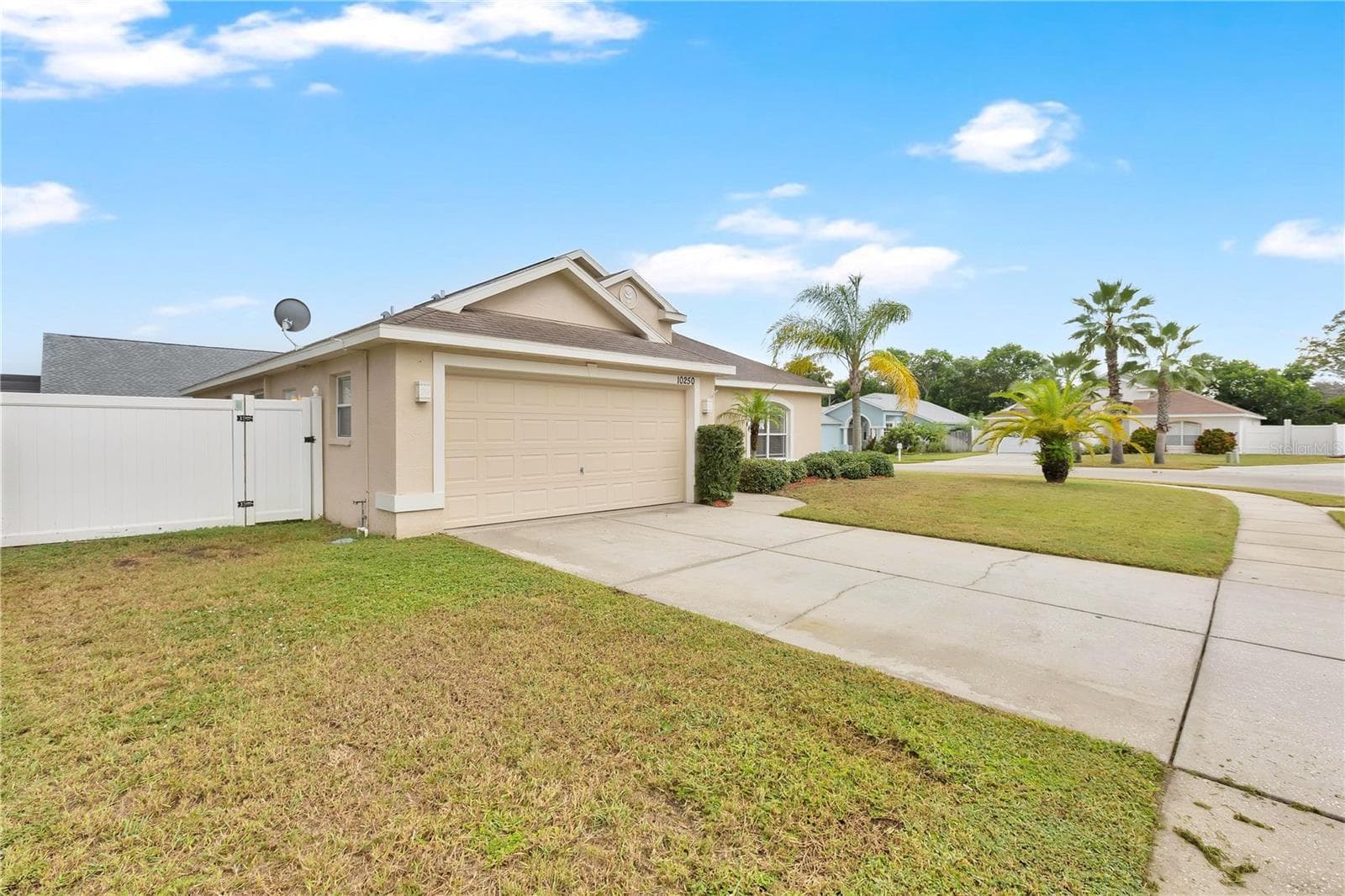 Single Family Residence at 10250 PEOPLES LOOP, PORT RICHEY, photo 2 of 38
