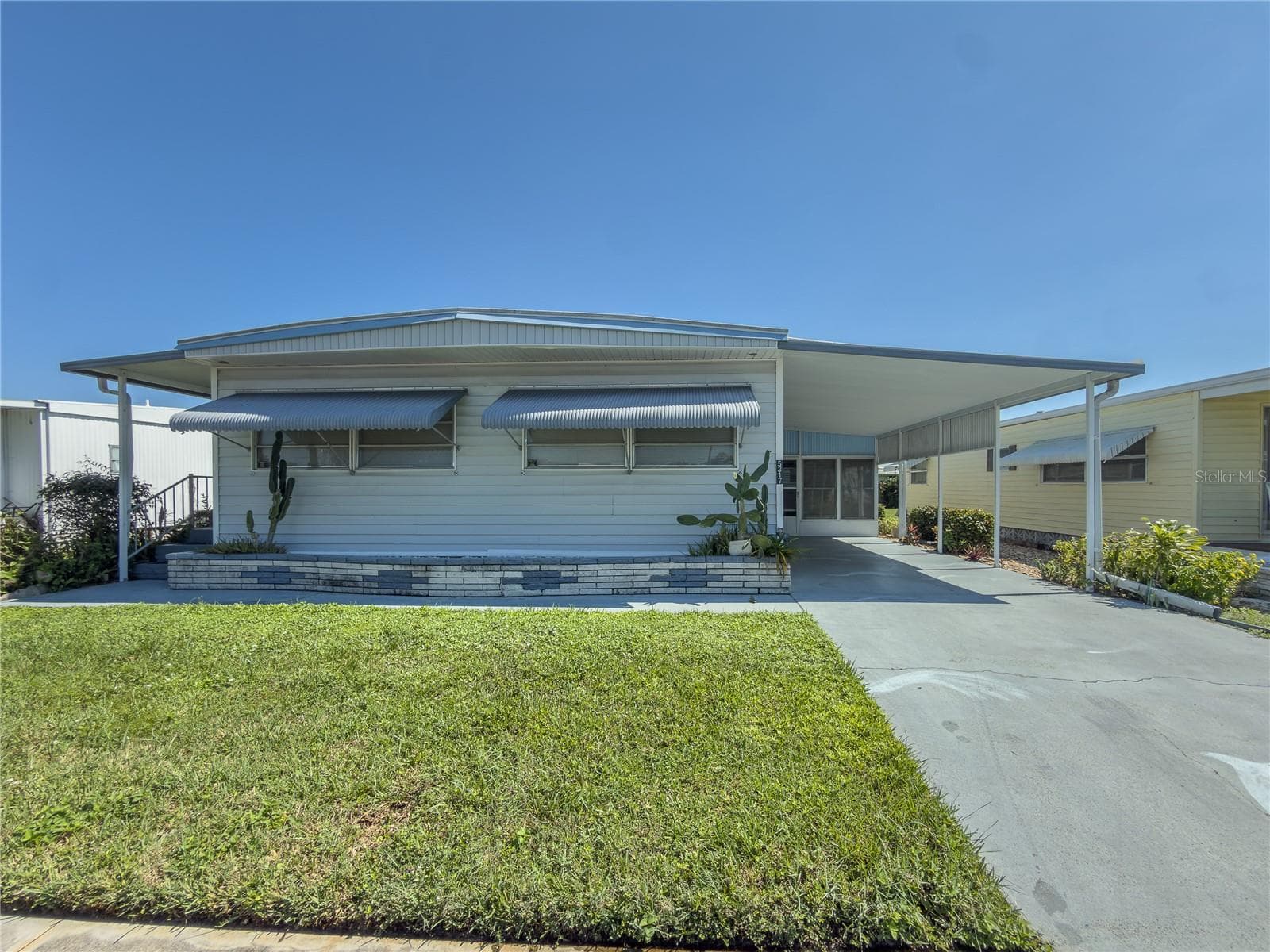 Mobile Home at 5317 CHATEAU LN, BRADENTON, photo 2 of 64