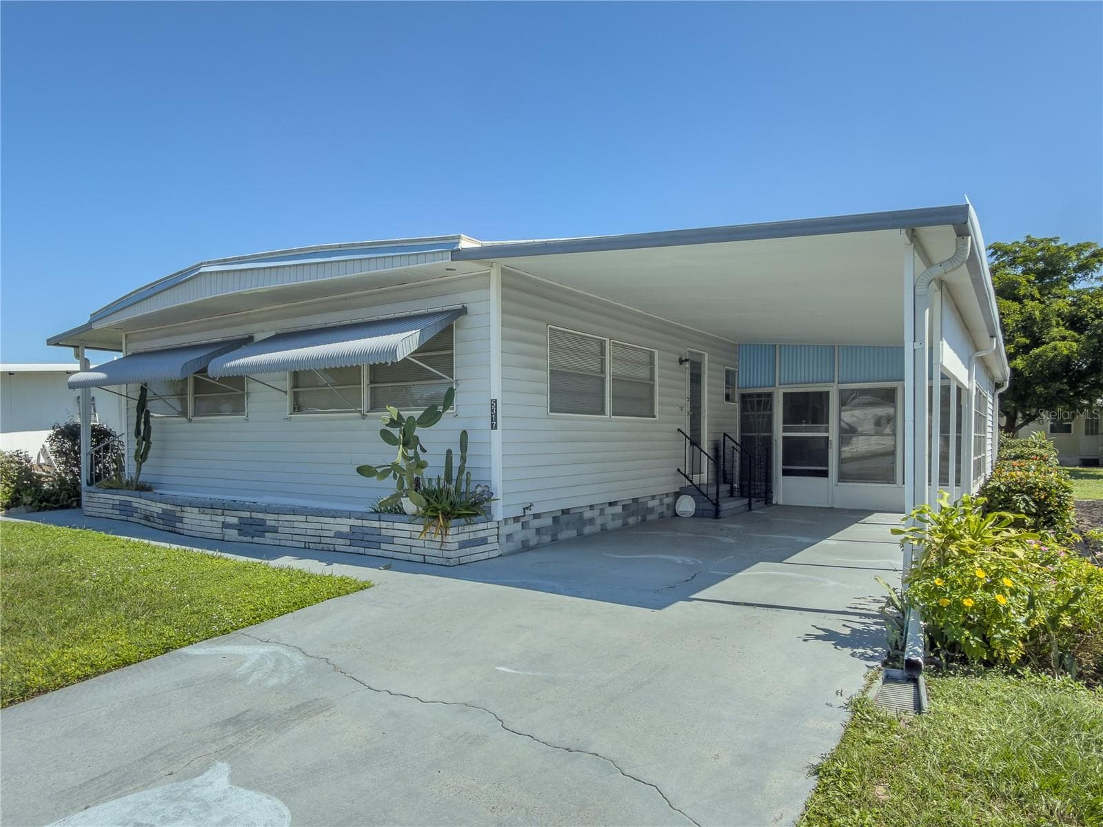 Mobile Home at 5317 CHATEAU LN, BRADENTON, photo 6 of 64