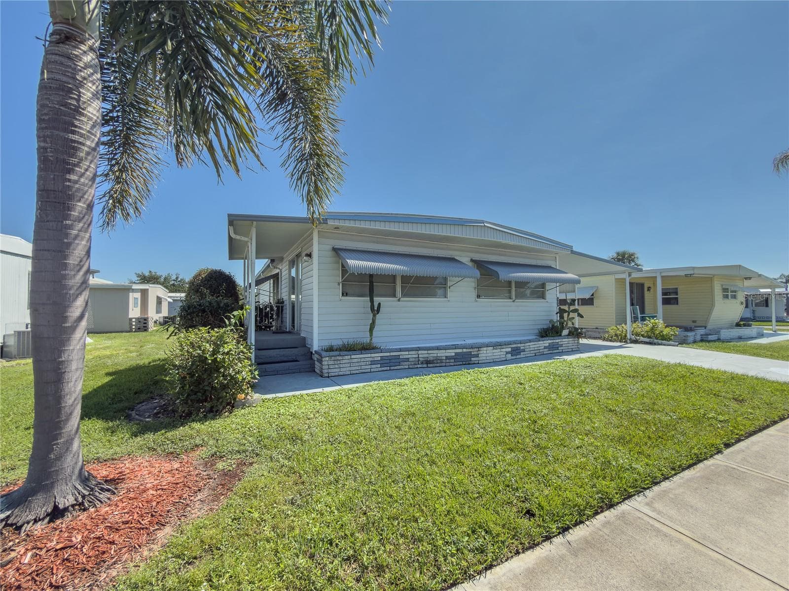 Mobile Home at 5317 CHATEAU LN, BRADENTON, photo 8 of 64