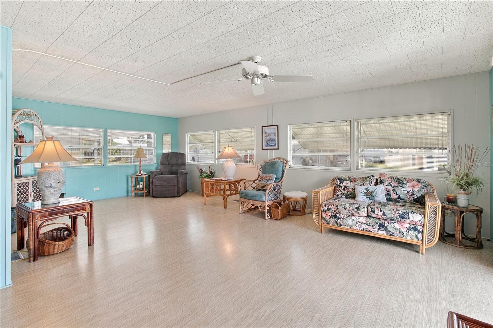Mobile Home at 5317 CHATEAU LN, BRADENTON, photo 20 of 64