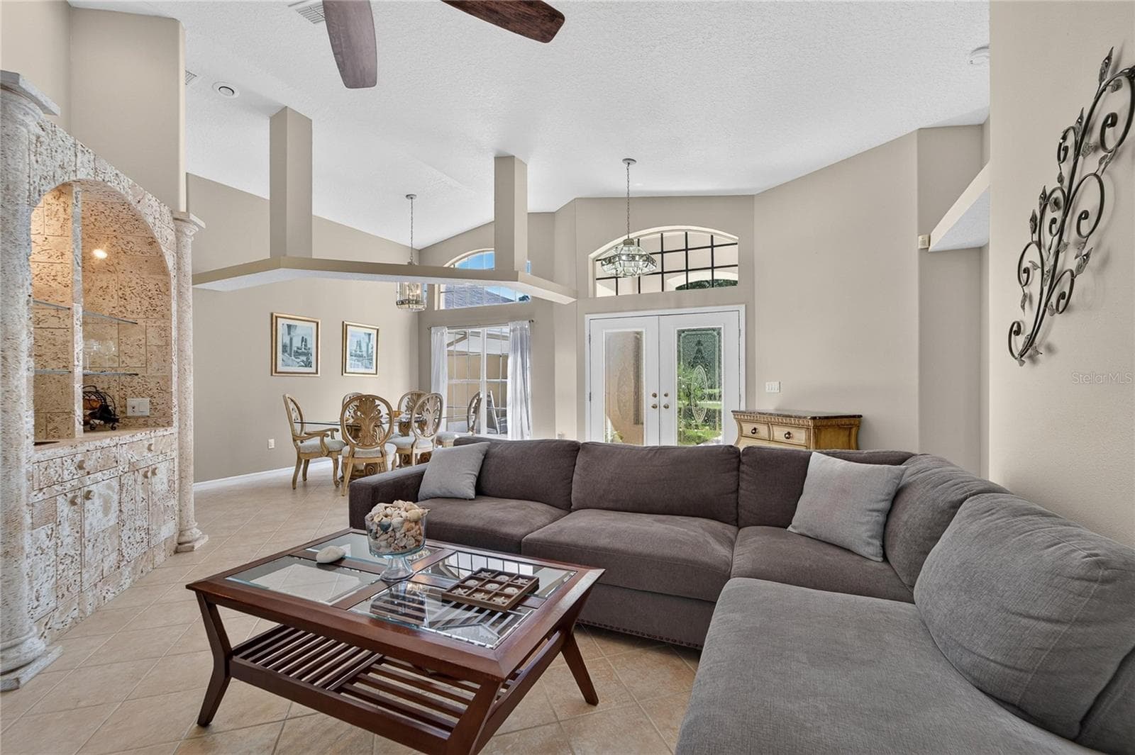 Formal living room with wet bar - 0 LINDENHURST DR, WESLEY CHAPEL
