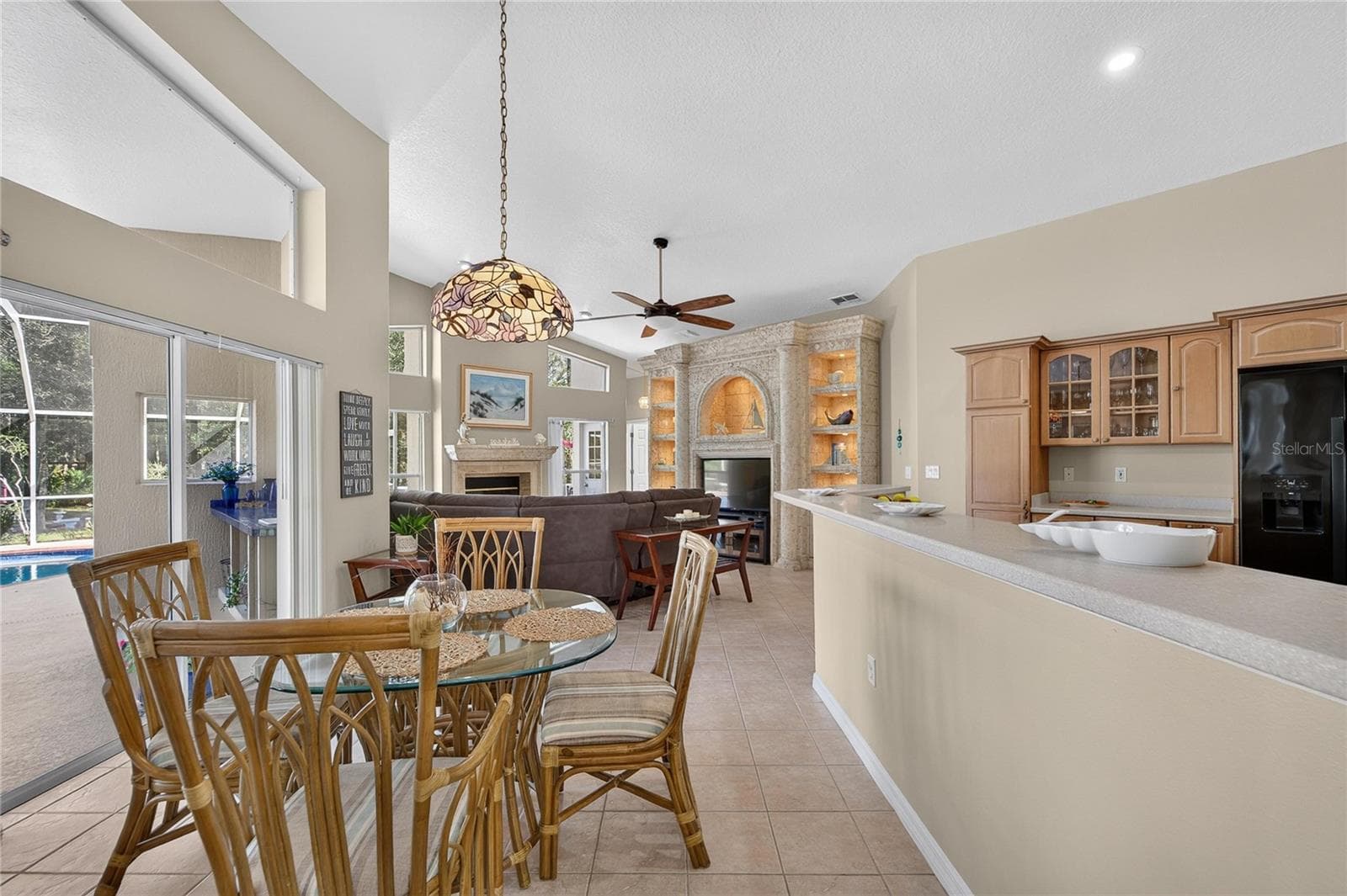 Breakfast nook and Breakfast bar over look the pool - 0 LINDENHURST DR, WESLEY CHAPEL
