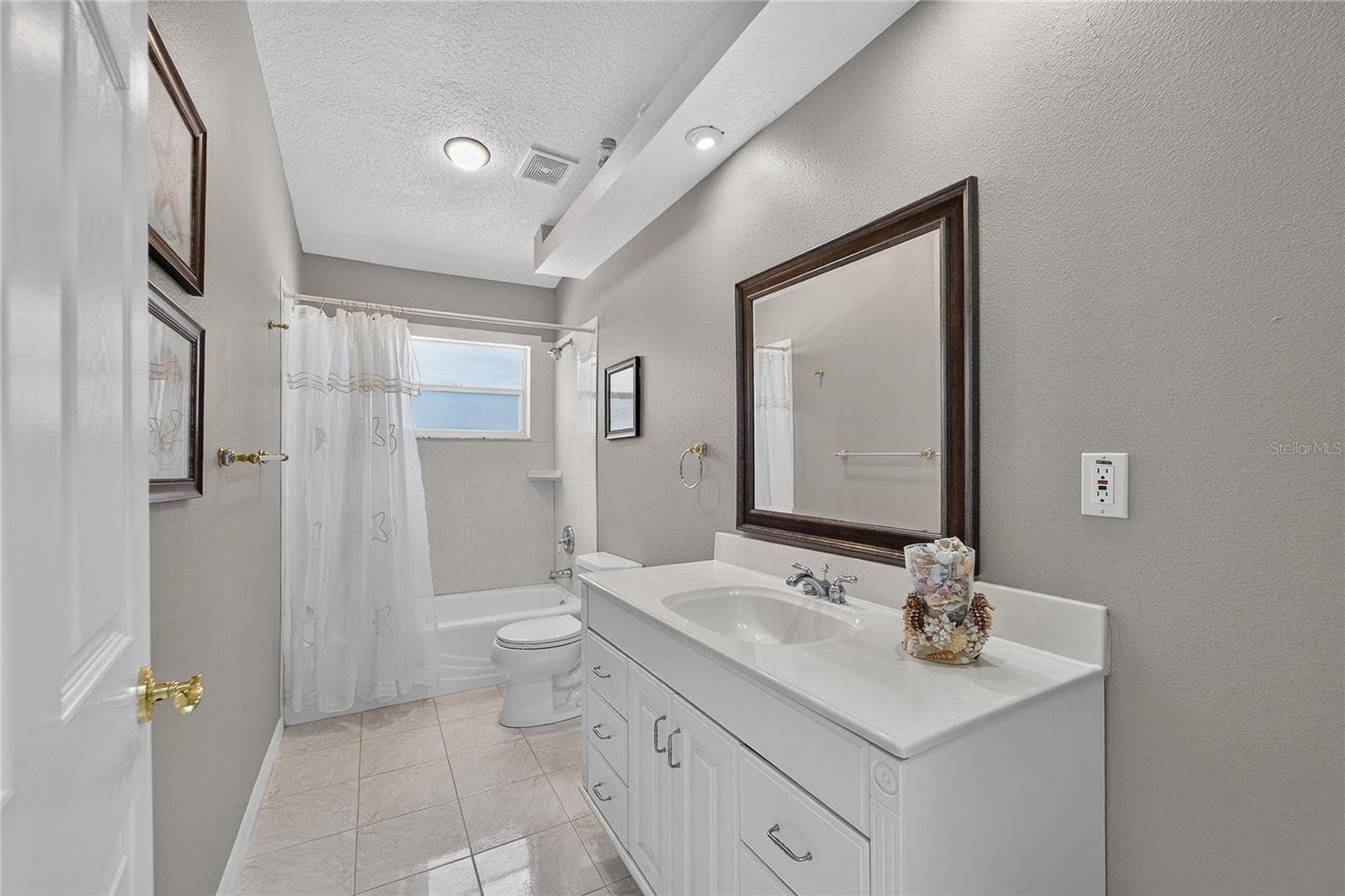 Full Guest bath - 0 LINDENHURST DR, WESLEY CHAPEL