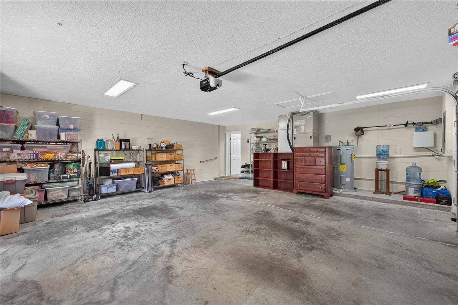 Large oversized 2 car garage - 0 LINDENHURST DR, WESLEY CHAPEL