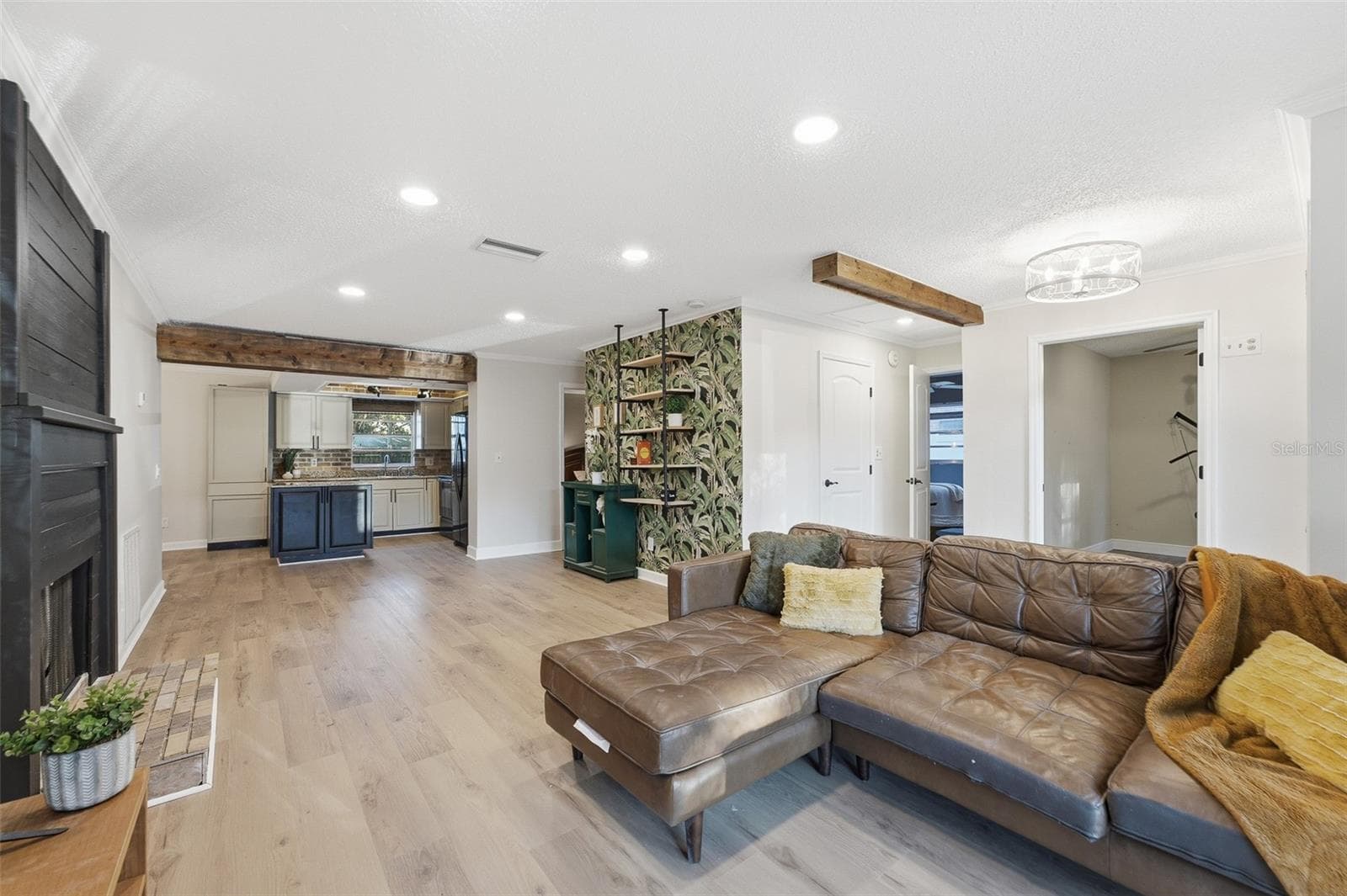 Single Family Residence at 9627 HIDDEN OAKS CIR, TAMPA, photo 10 of 42