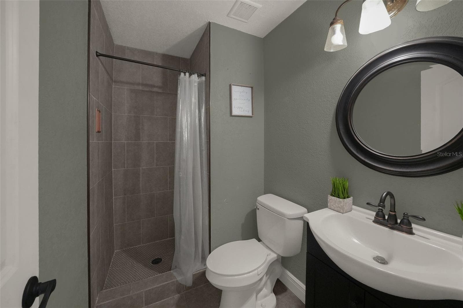 Single Family Residence at 9627 HIDDEN OAKS CIR, TAMPA, photo 18 of 42