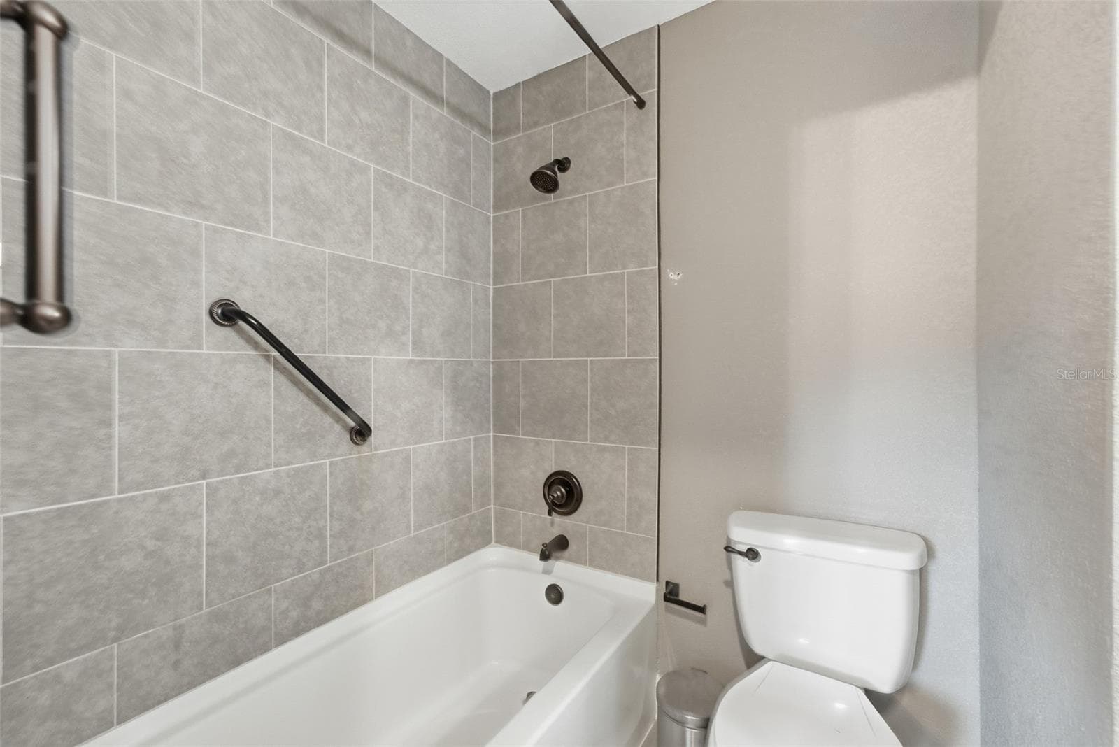 Single Family Residence at 9627 HIDDEN OAKS CIR, TAMPA, photo 26 of 42