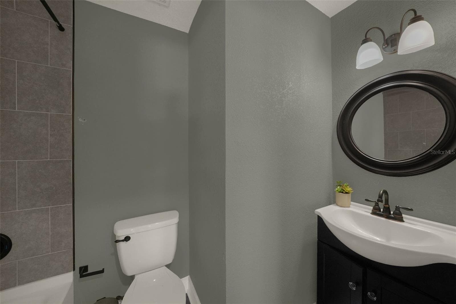 Single Family Residence at 9627 HIDDEN OAKS CIR, TAMPA, photo 34 of 42