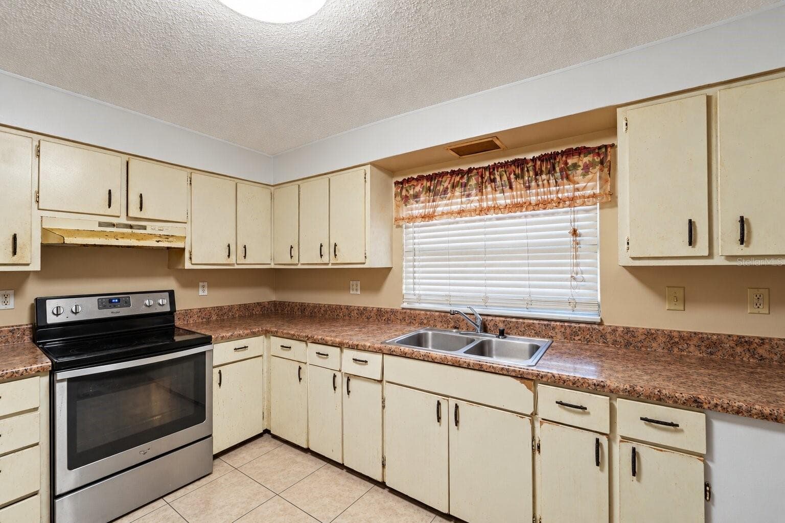 Single Family Residence at 9369 CHASE ST, SPRING HILL, photo 3 of 8