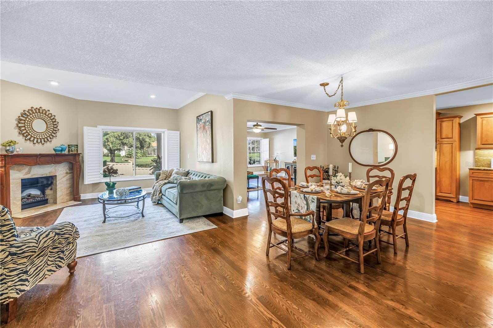 This updated townhome features two expansive, open-concept living areas and genuine oak hardwood flooring throughout, providing an enhanced sense of luxury. - 868 GLADES CT NE, ST PETERSBURG