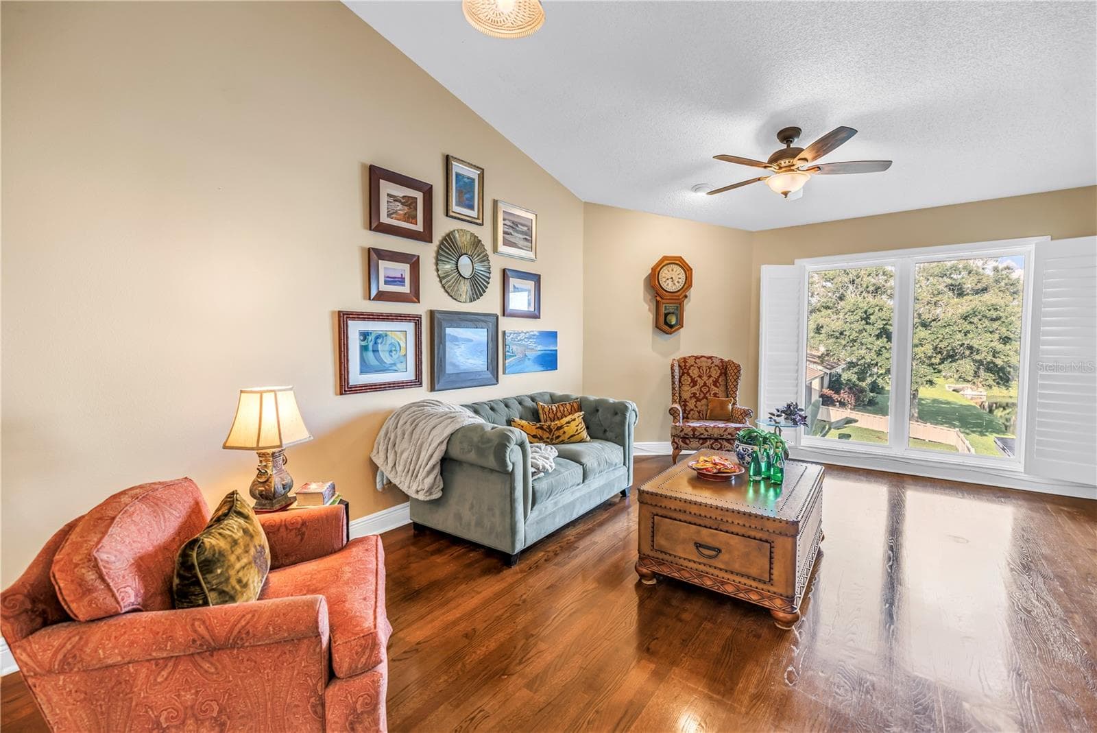 This upstairs bonus space offers versatile functionality, perfect for use as a home office, playroom, media room, or guest bedroom. - 868 GLADES CT NE, ST PETERSBURG