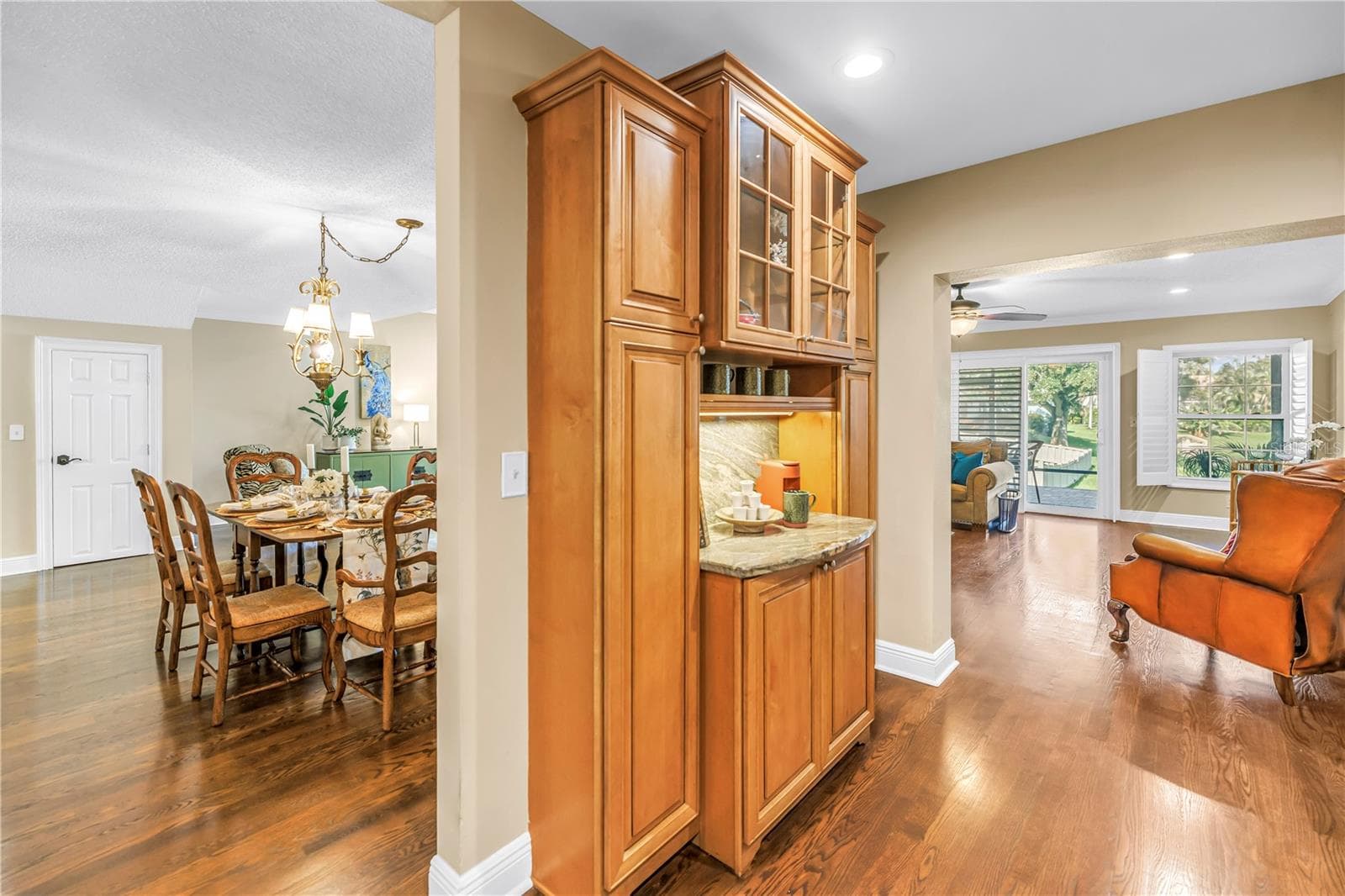 This coffee and wine bar features ample storage space and provides convenient, direct access to both the family room and the dining area. - 868 GLADES CT NE, ST PETERSBURG