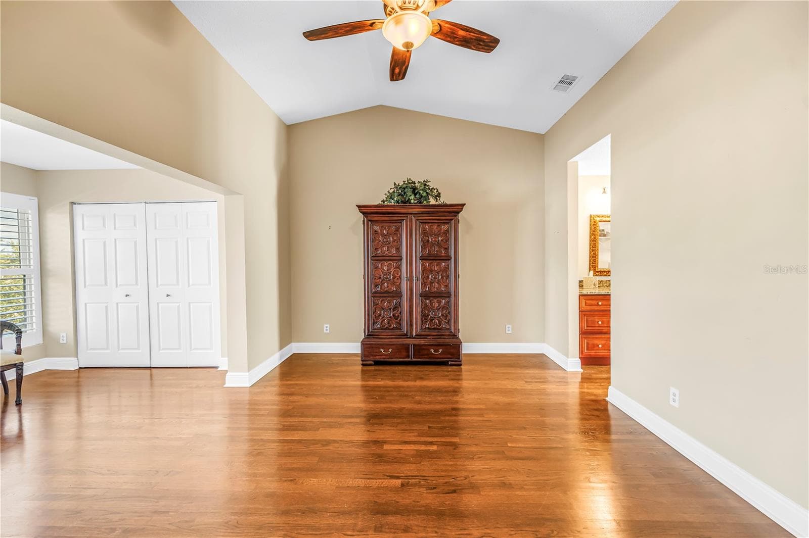 This room offers two ideal configurations for a king-size bed and side tables: positioned directly ahead or along the right-hand wall. - 868 GLADES CT NE, ST PETERSBURG