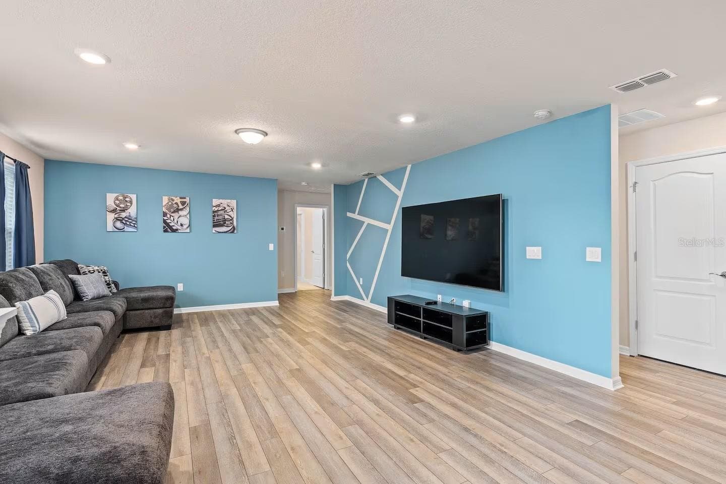 Single Family Residence at 7180 OAKMOSS LOOP, DAVENPORT, photo 4 of 42