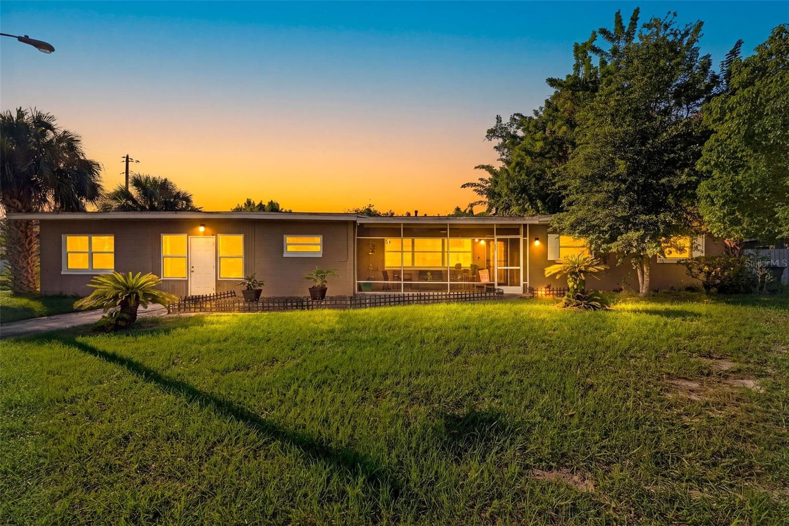 133 E LAUREN CT