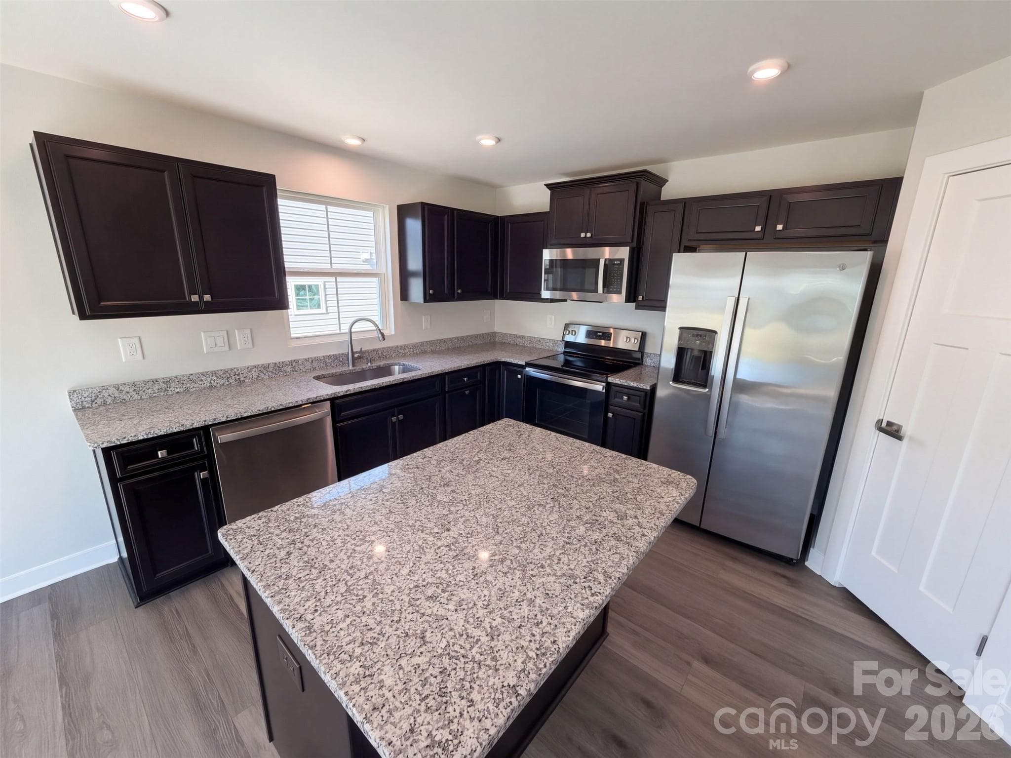 Single Family Residence at 599 Grandiflora Avenue, Lancaster, photo 2 of 14