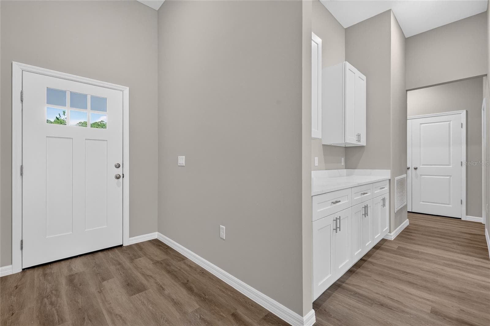View of front door and part of kitchen - 41428 ROYAL TRAILS RD, EUSTIS