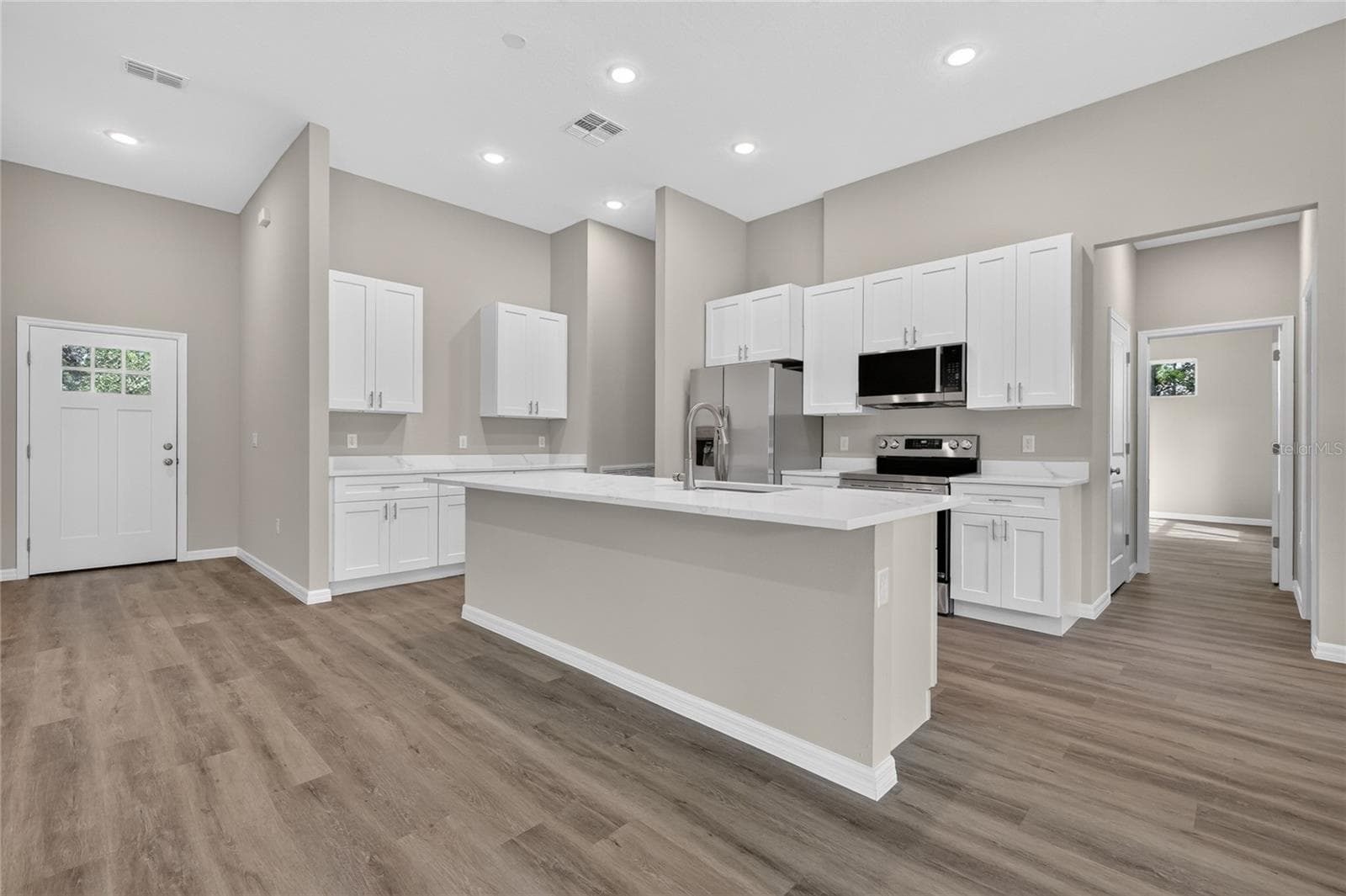 Plenty of room for family gatherings - 41428 ROYAL TRAILS RD, EUSTIS
